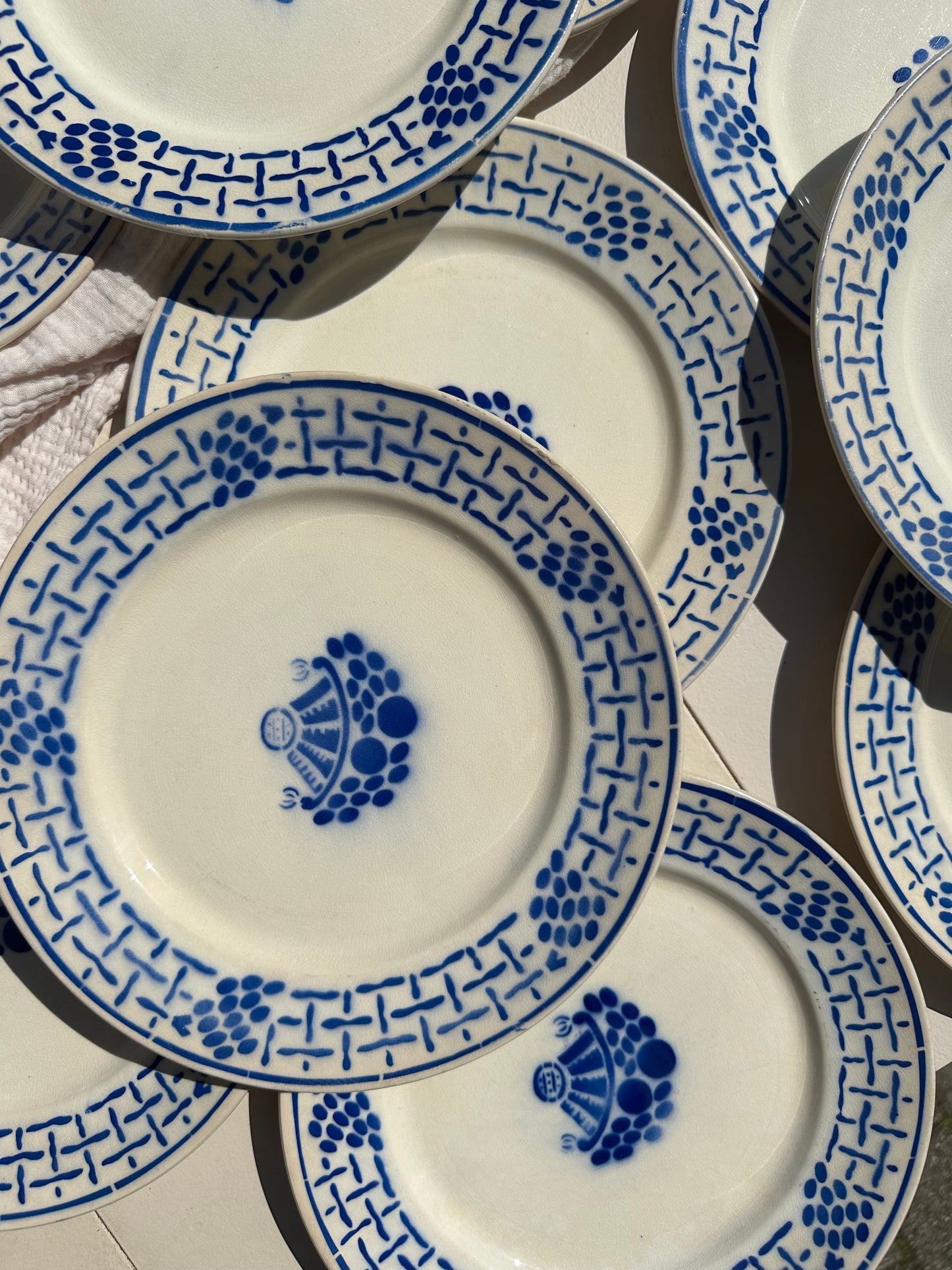 Ensemble de 10 assiettes plates Badonviller De Raymonde à Zoé