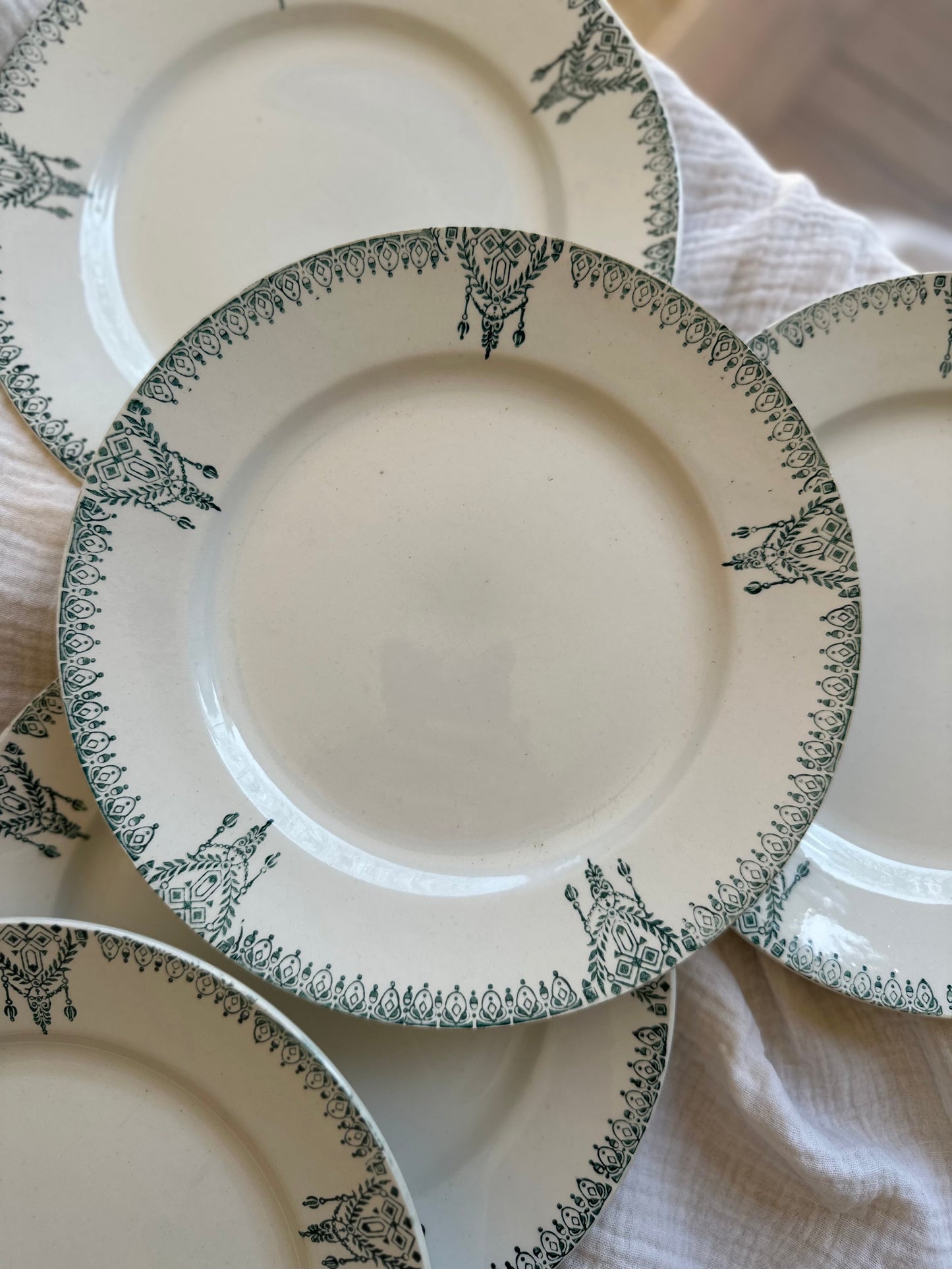 6 assiettes plates terre de fer De Raymonde à Zoé