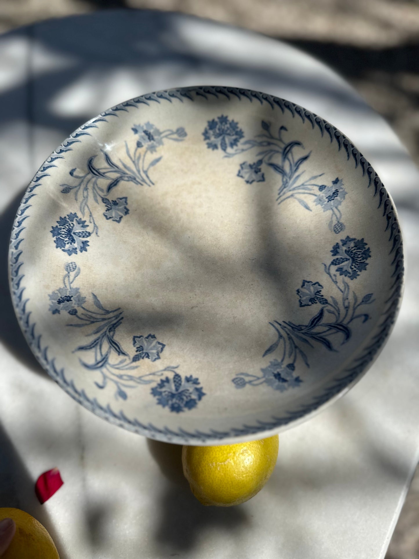 Compotier ancien en terre de fer De Raymonde à Zoé