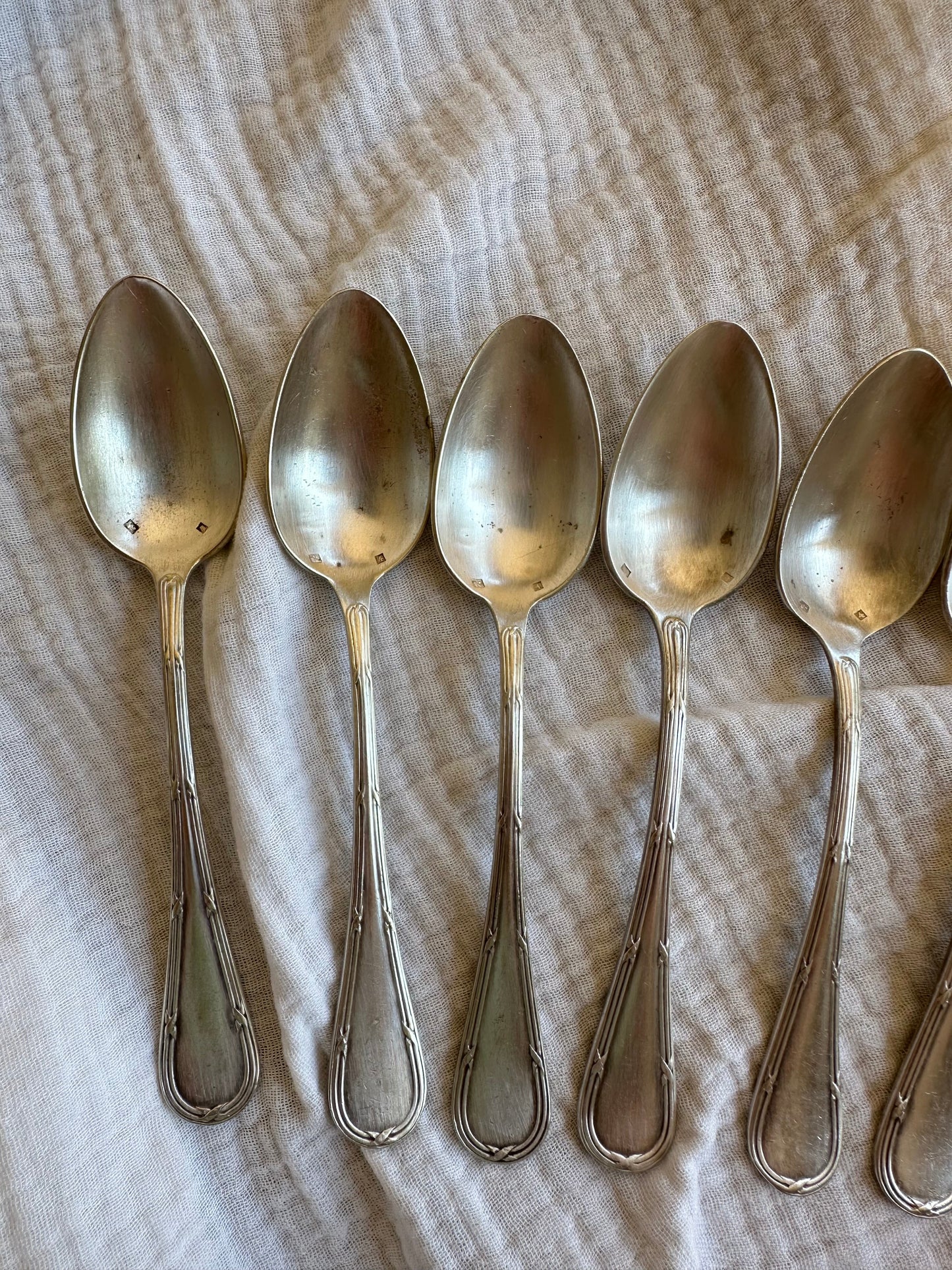 8 petites cuillères en métal argenté De Raymonde à Zoé