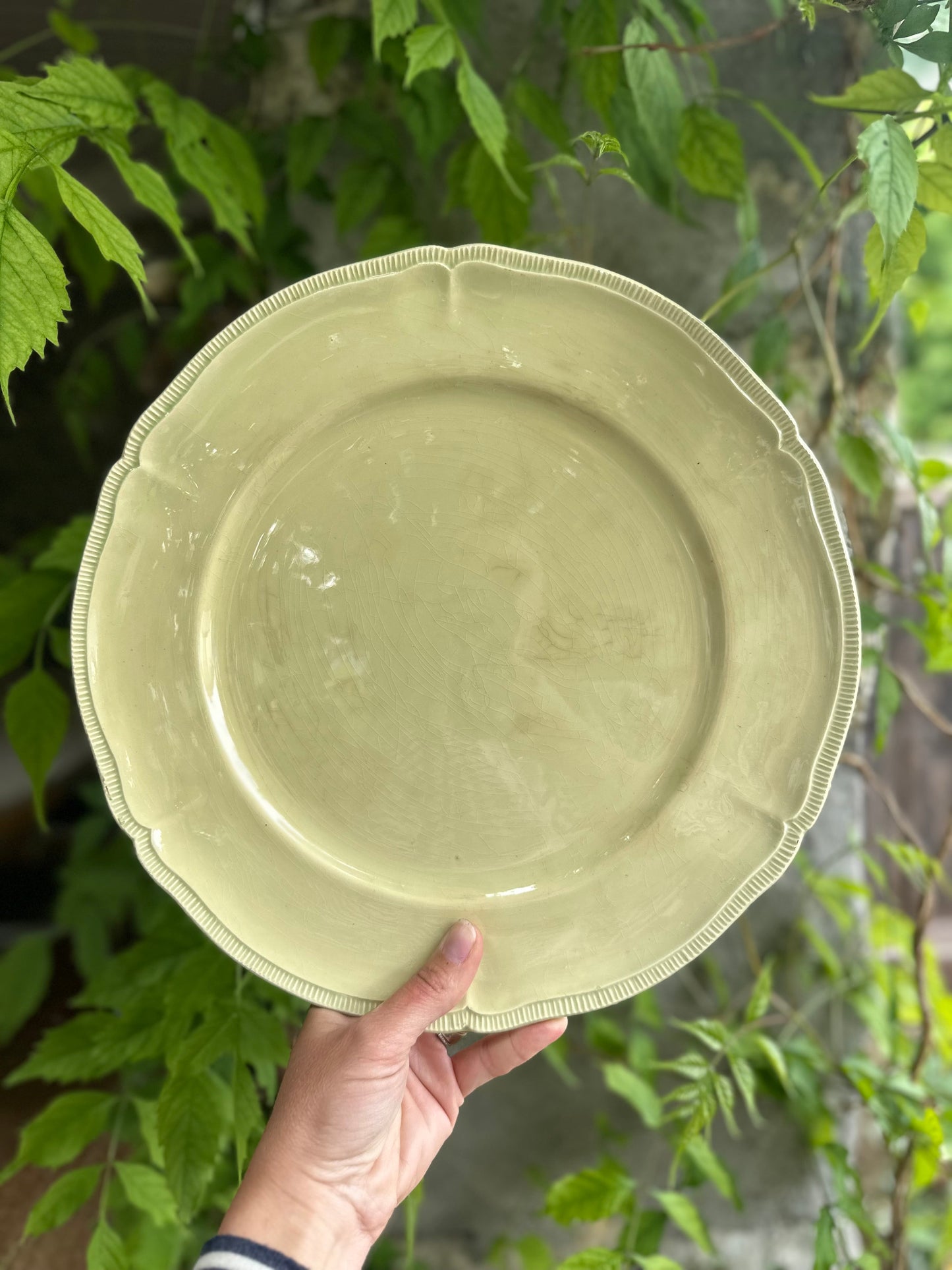 Grand plat à tarte en faience de Longchamp De Raymonde à Zoé