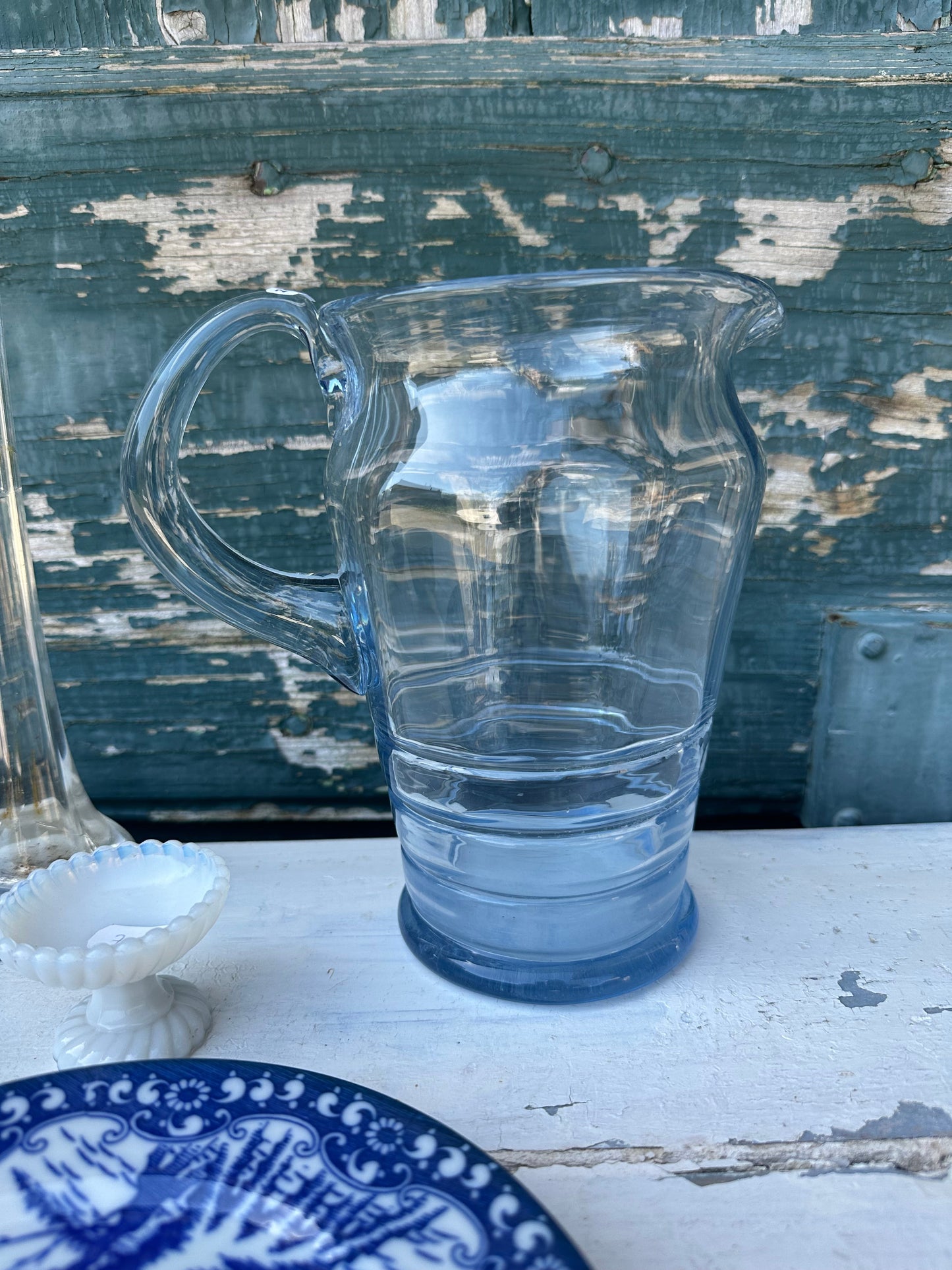 Carafe en verre bleue De Raymonde à Zoé