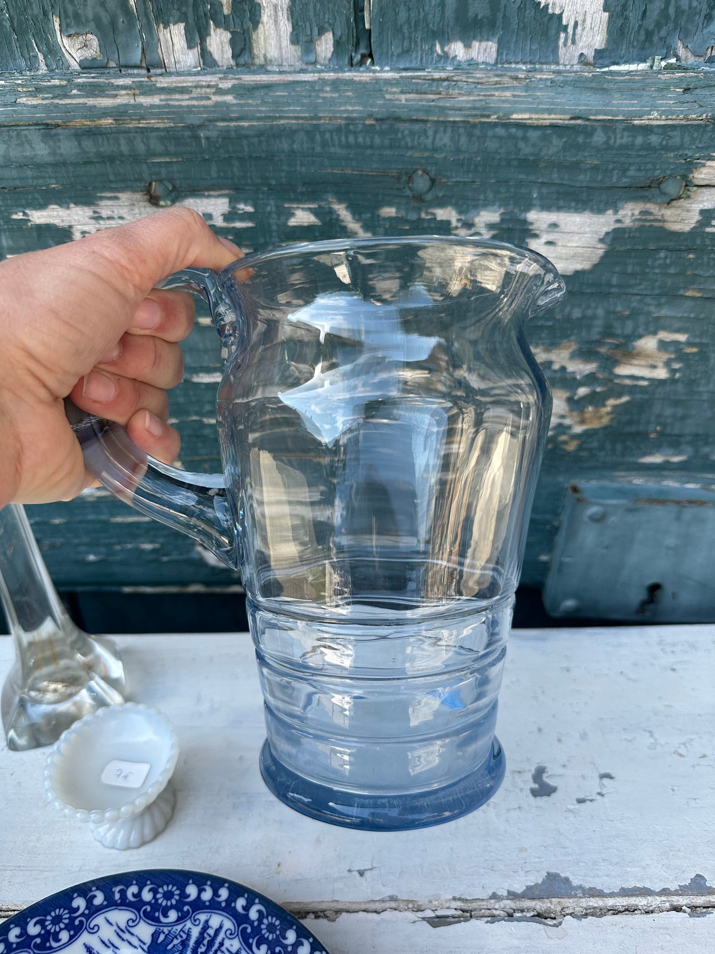 Carafe en verre bleue De Raymonde à Zoé