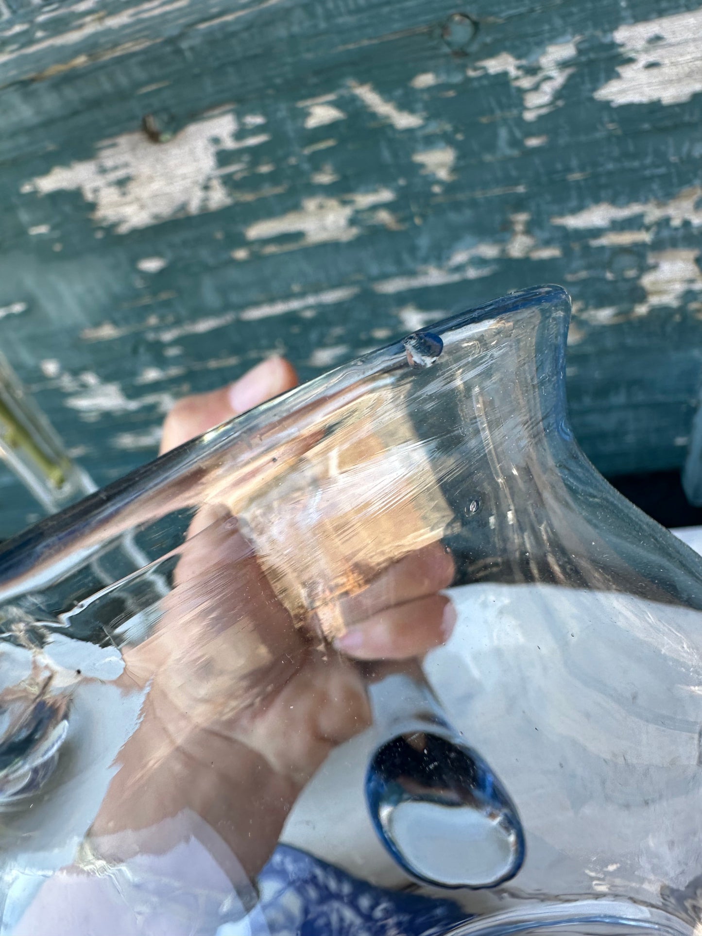 Carafe en verre bleue De Raymonde à Zoé