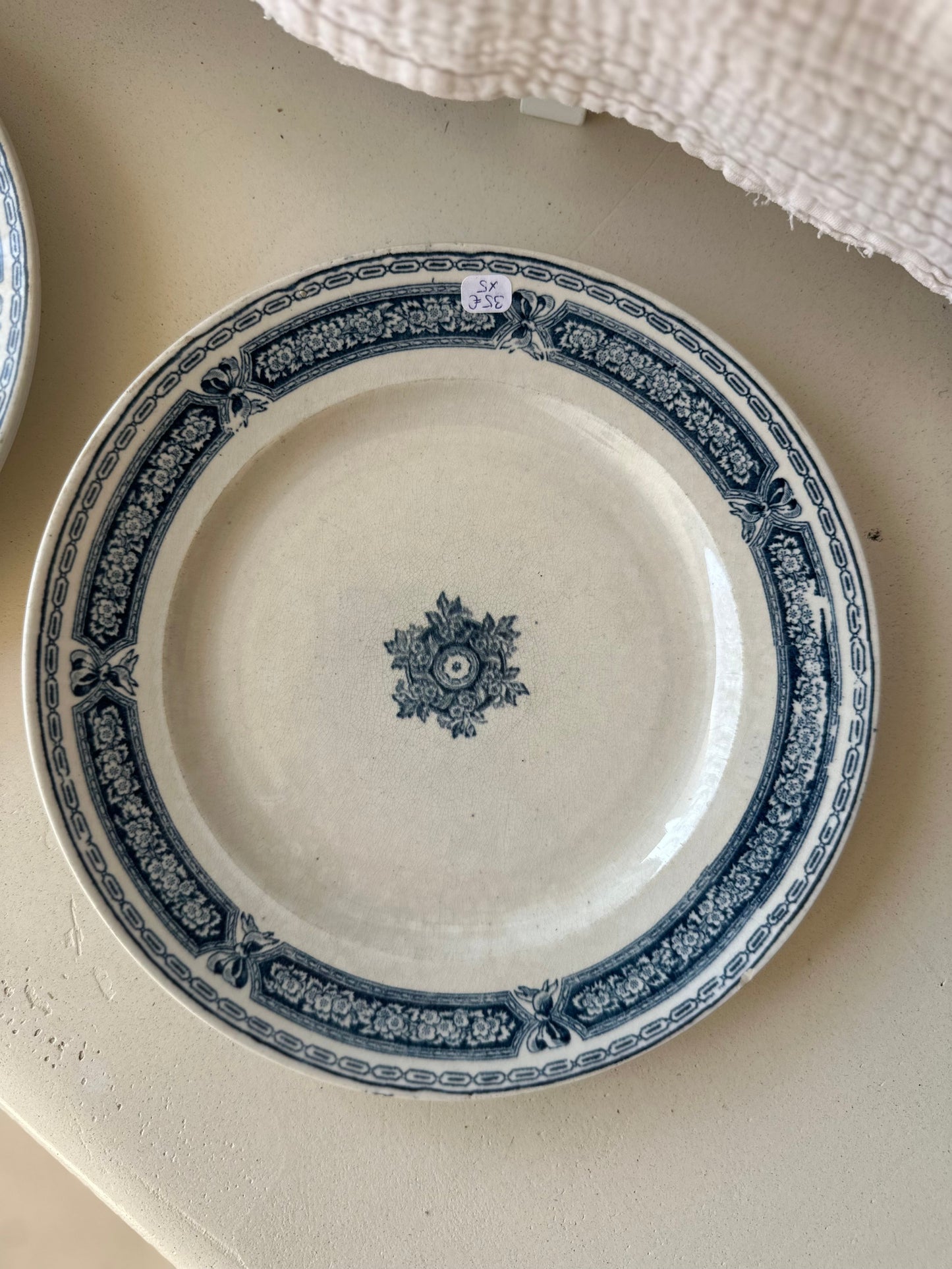 5 assiettes terre de fer De Raymonde à Zoé