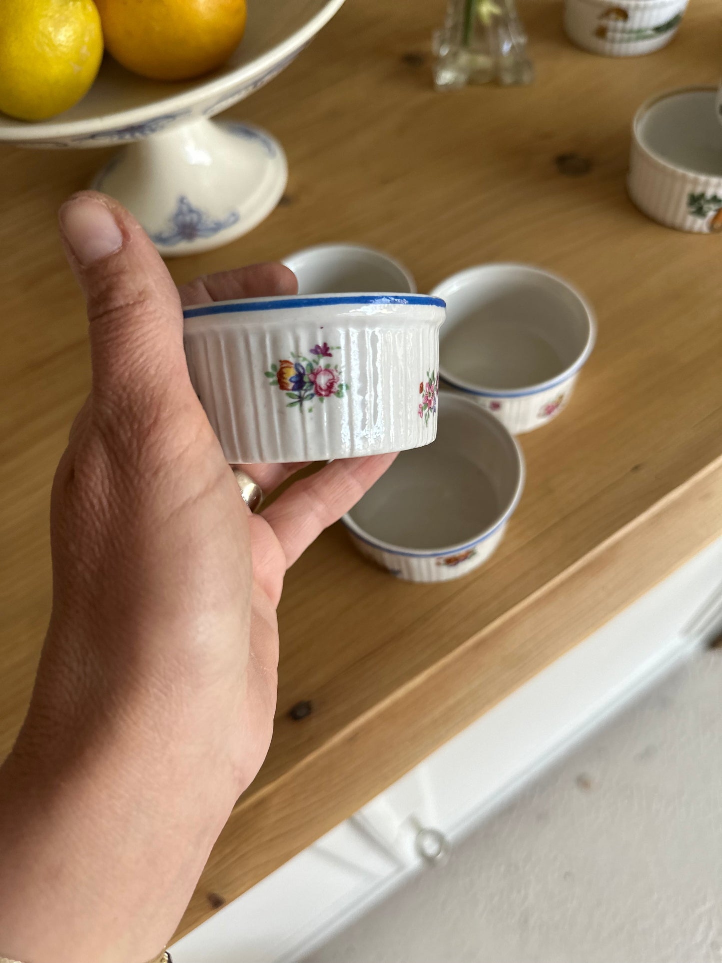 Ramequins en faience fleurie De Raymonde à Zoé