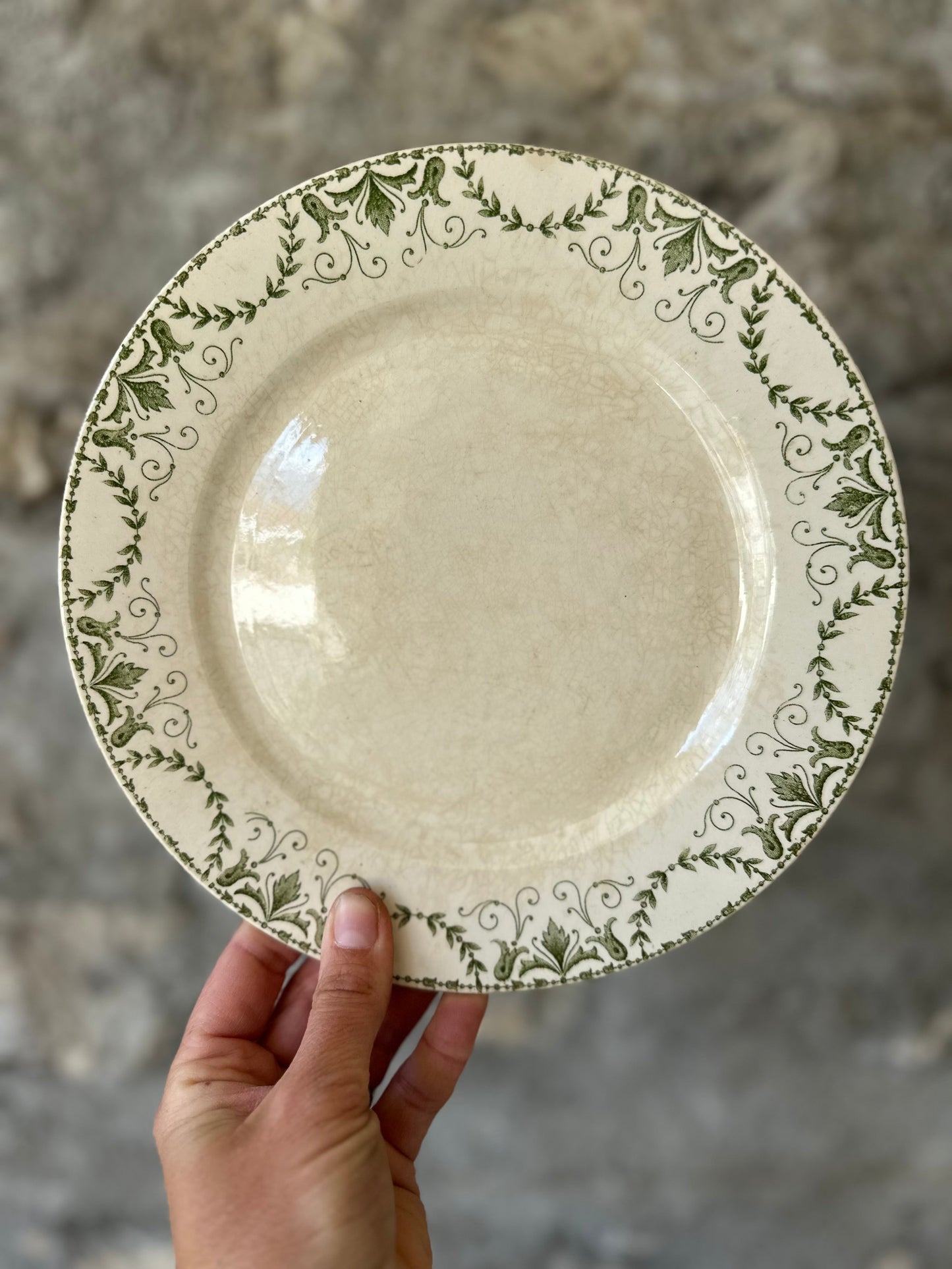 4 assiettes plates terre de fer De Raymonde à Zoé