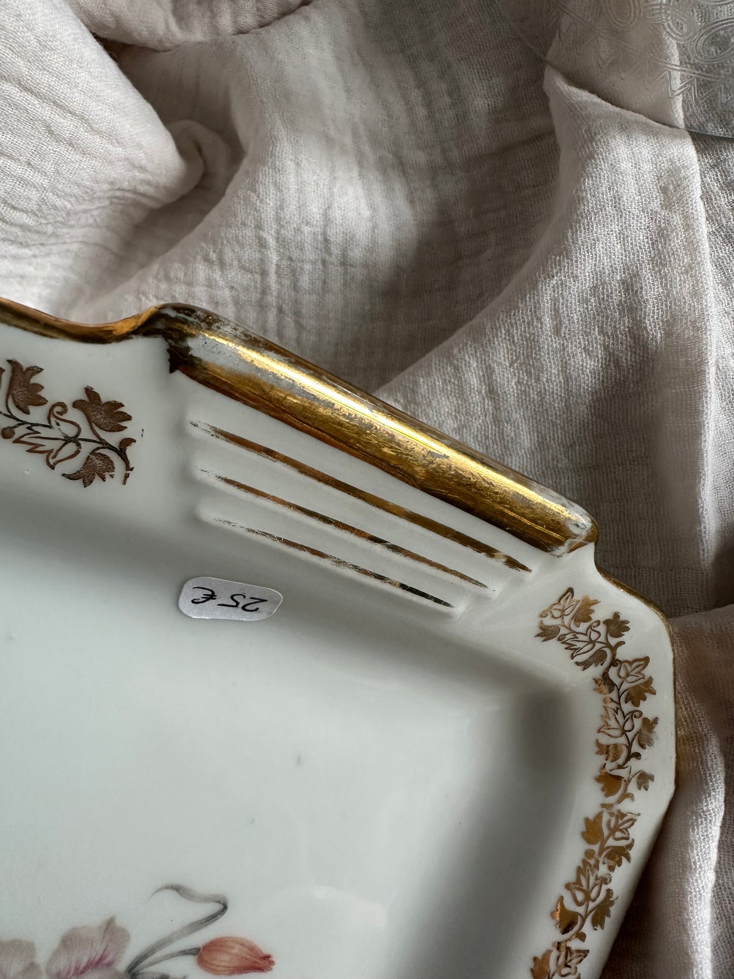 Plat a cake en porcelaine de Limoges De Raymonde à Zoé