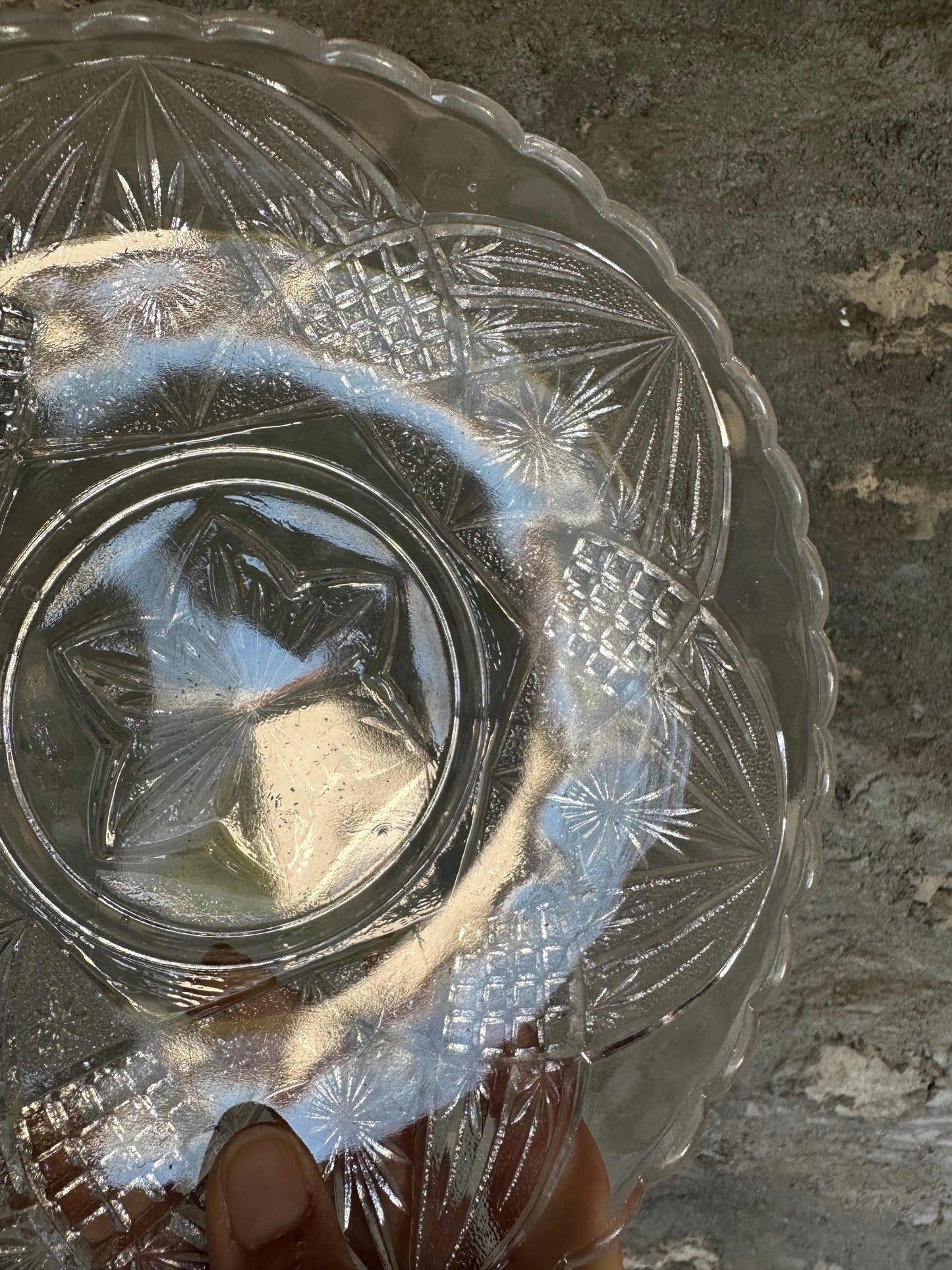 Petit plat en verre moulé De Raymonde à Zoé