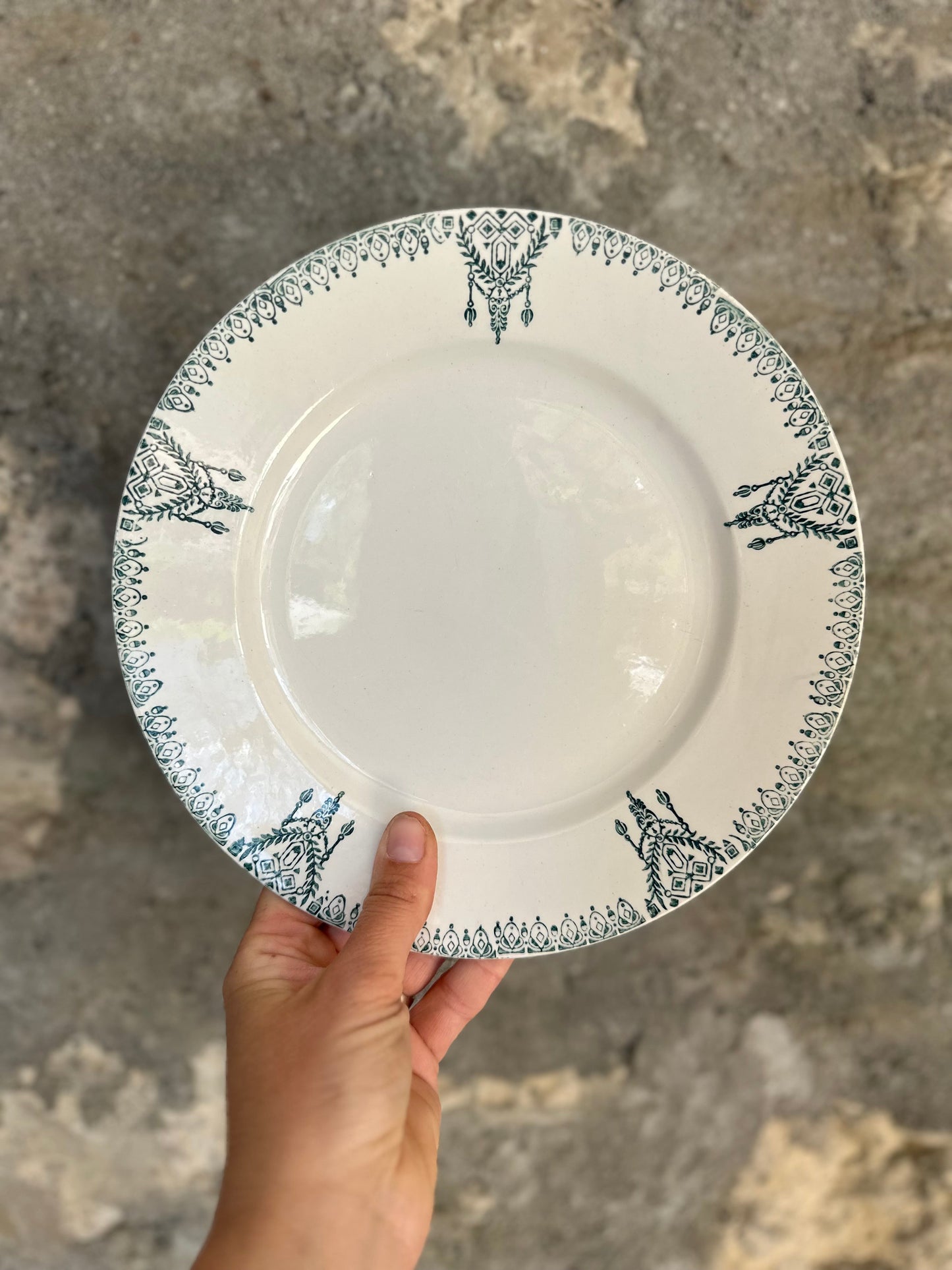 6 assiettes plates terre de fer De Raymonde à Zoé
