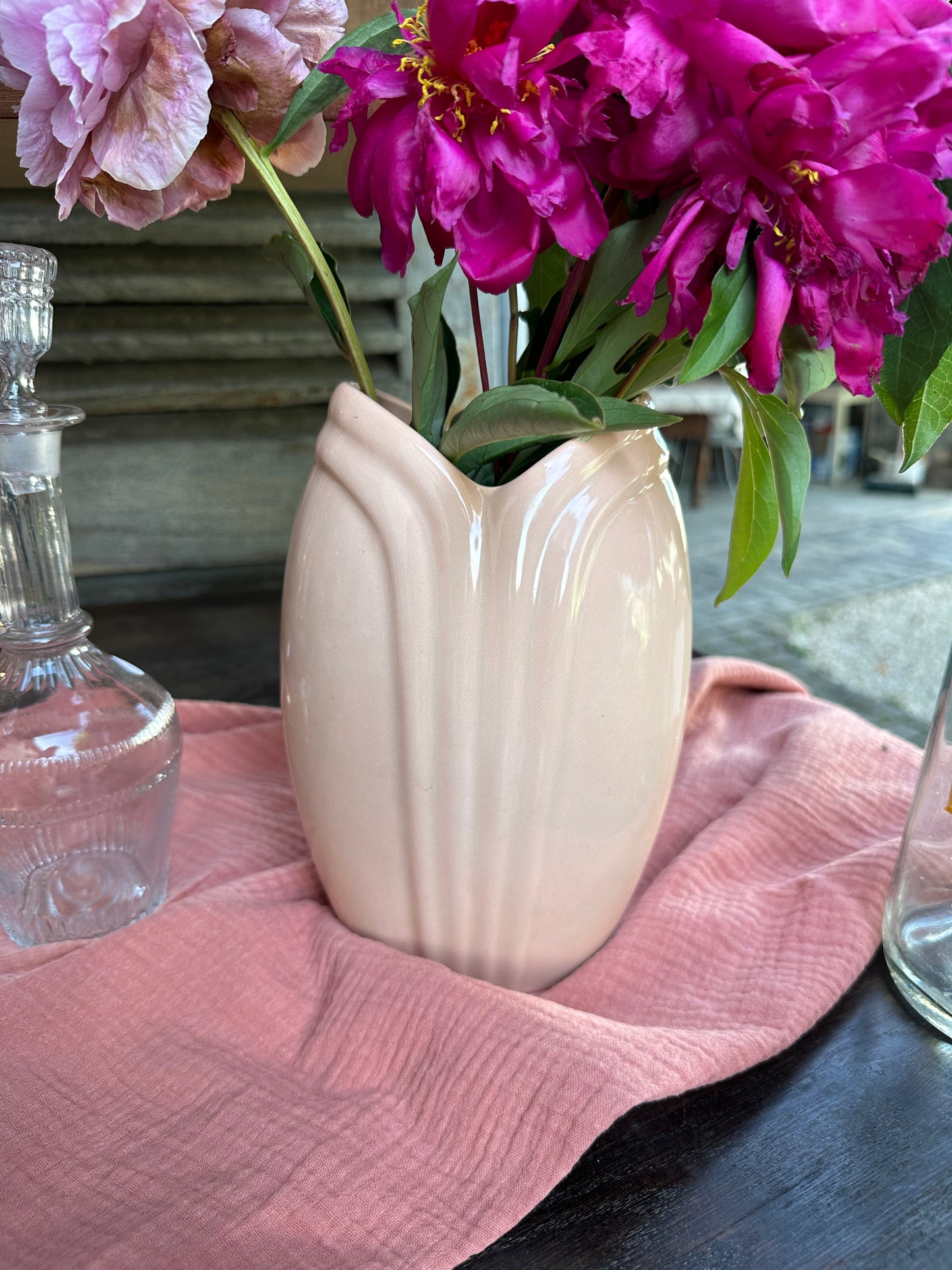 Vase en céramique rose De Raymonde à Zoé