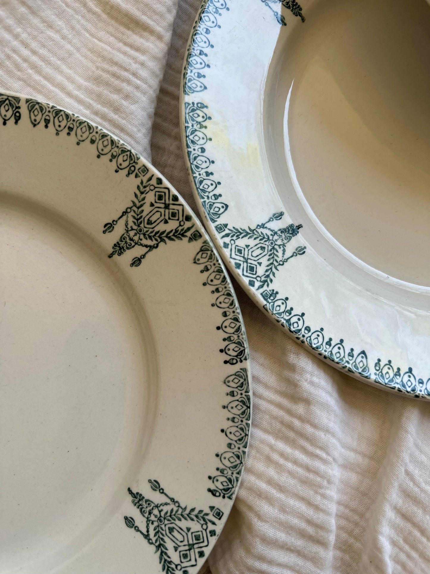 6 assiettes plates terre de fer De Raymonde à Zoé