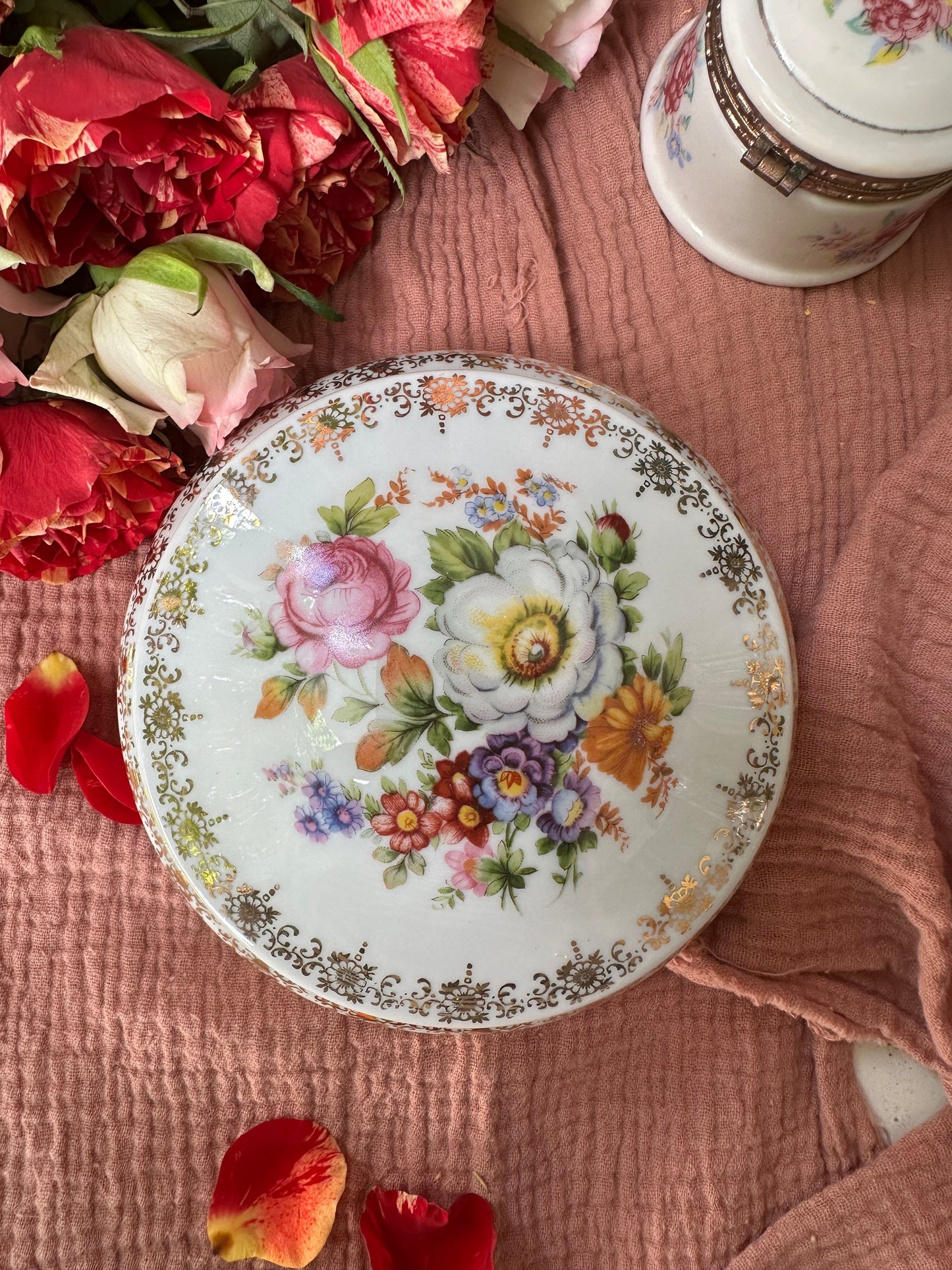 Boite à bijoux en porcelaine fleurie grand modèle De Raymonde à Zoé