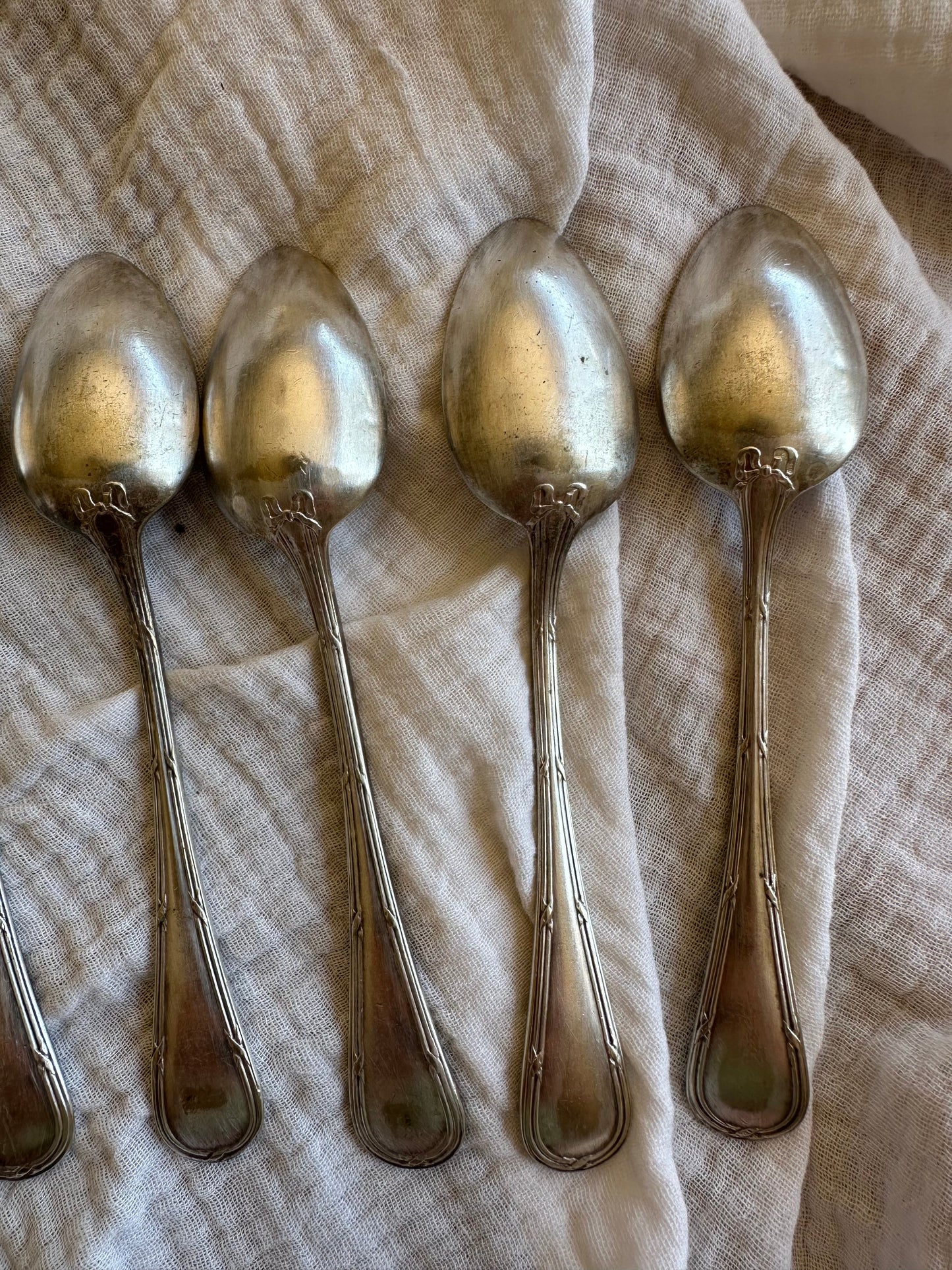 8 petites cuillères en métal argenté De Raymonde à Zoé