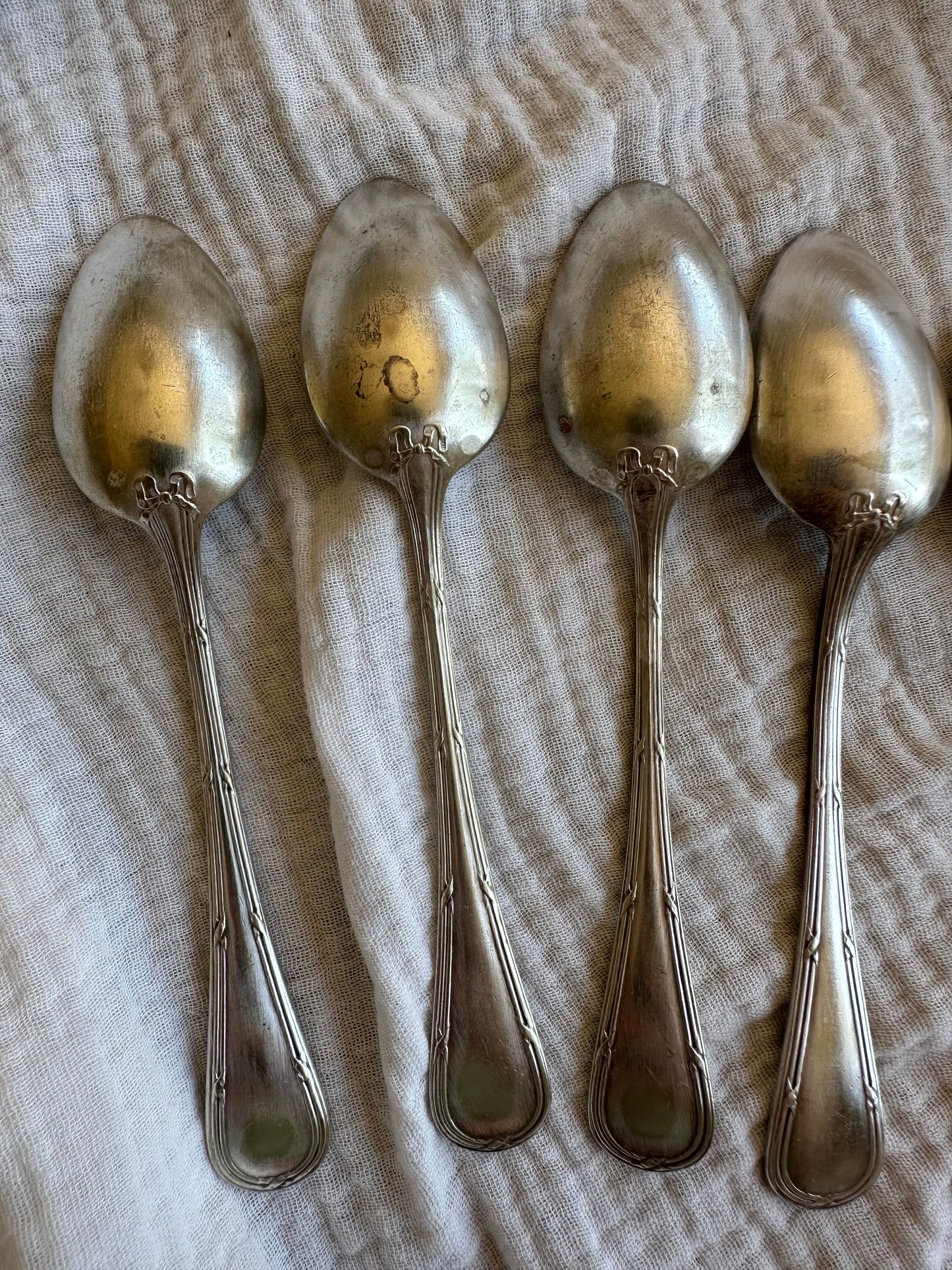 8 petites cuillères en métal argenté De Raymonde à Zoé