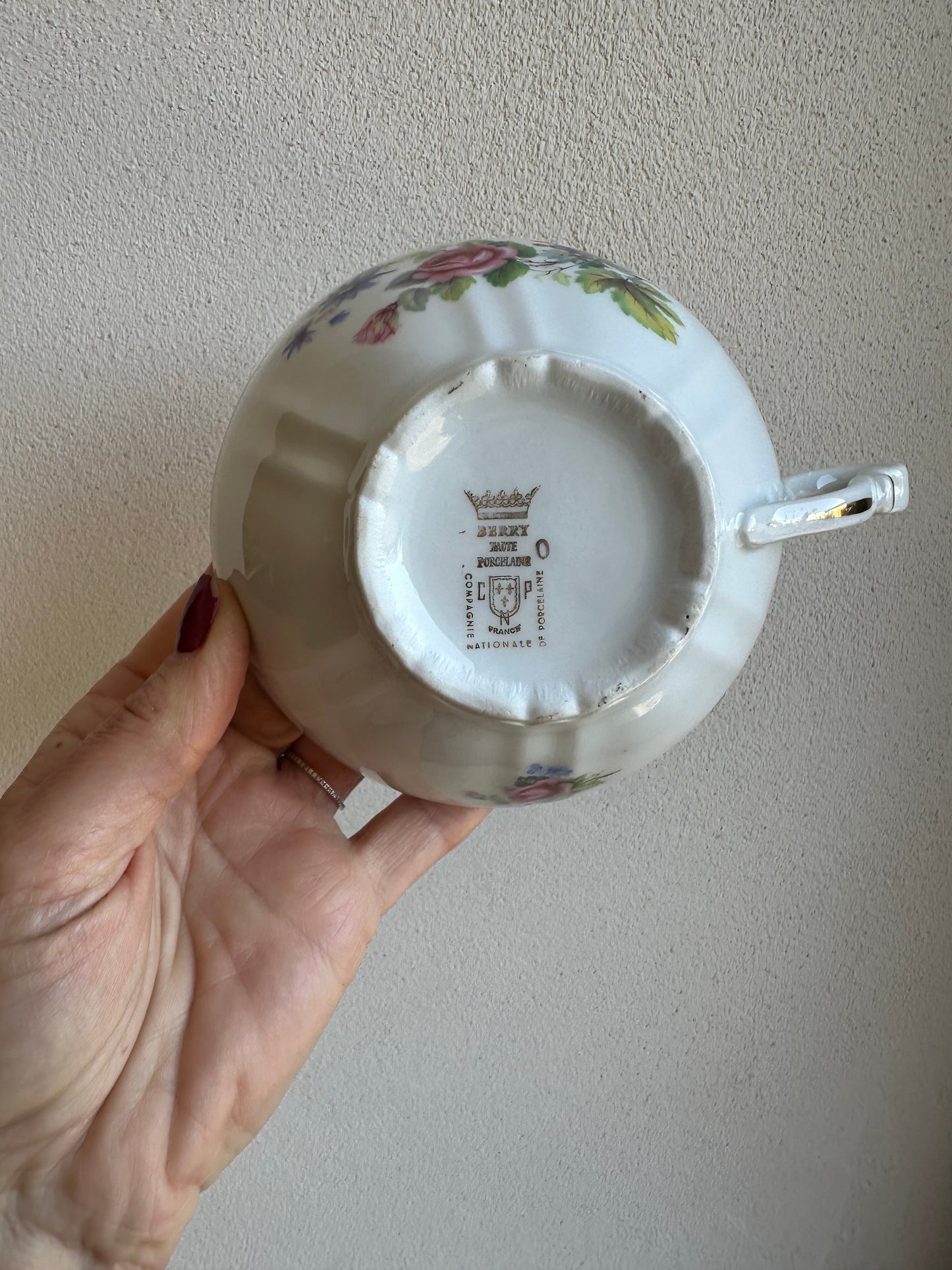 Ensemble tasse et soucoupe assortie en porcelaine De Raymonde à Zoé