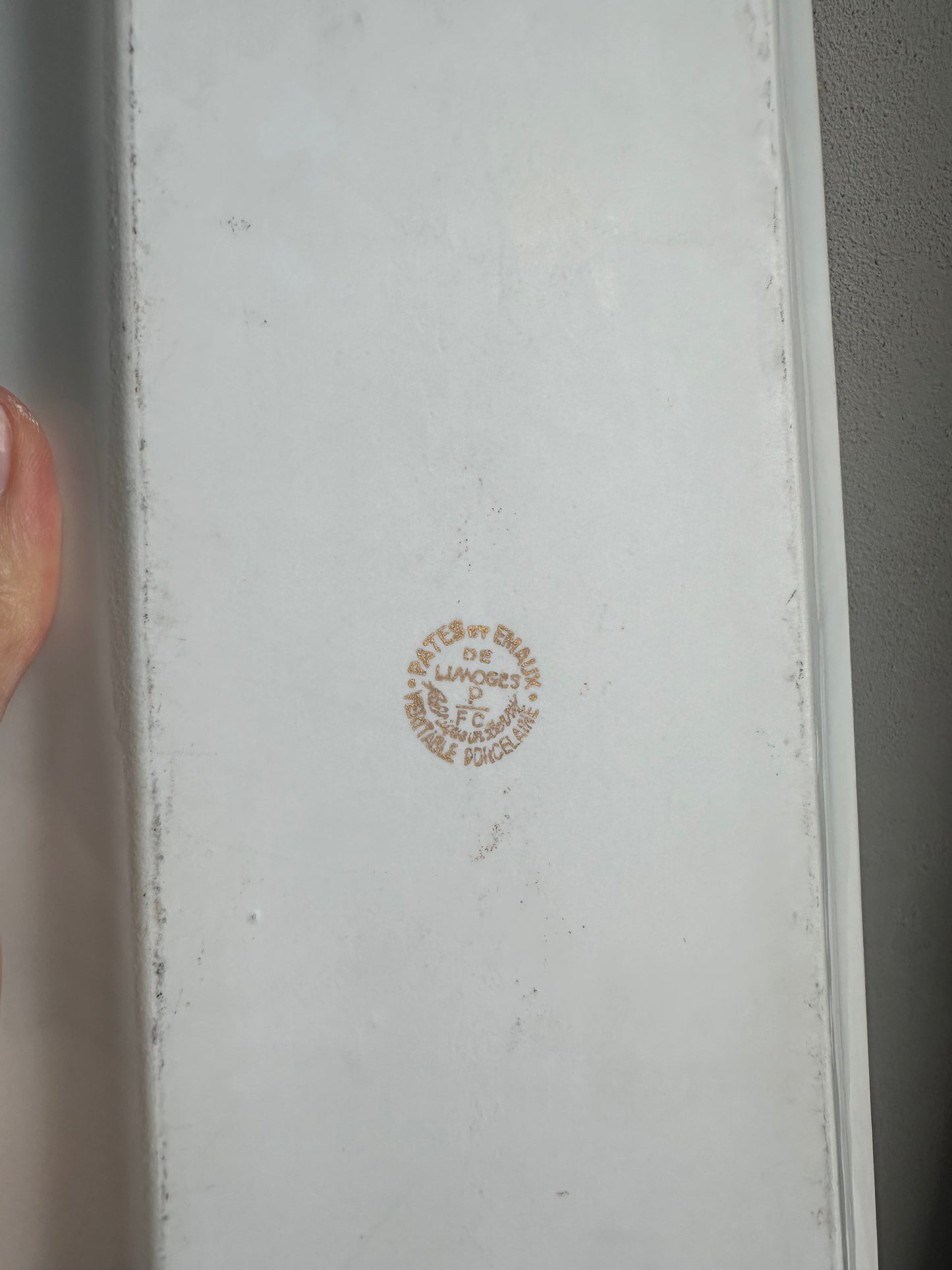 Plat a cake en porcelaine de Limoges De Raymonde à Zoé