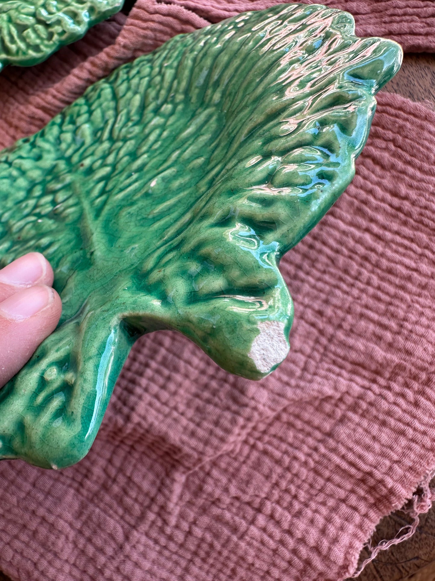 Ensemble de 2 assiettes en barbotine verte De Raymonde à Zoé