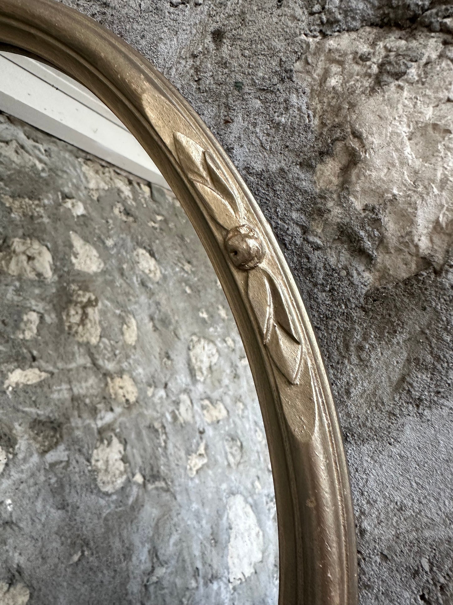 Miroir médaillon doré De Raymonde à Zoé
