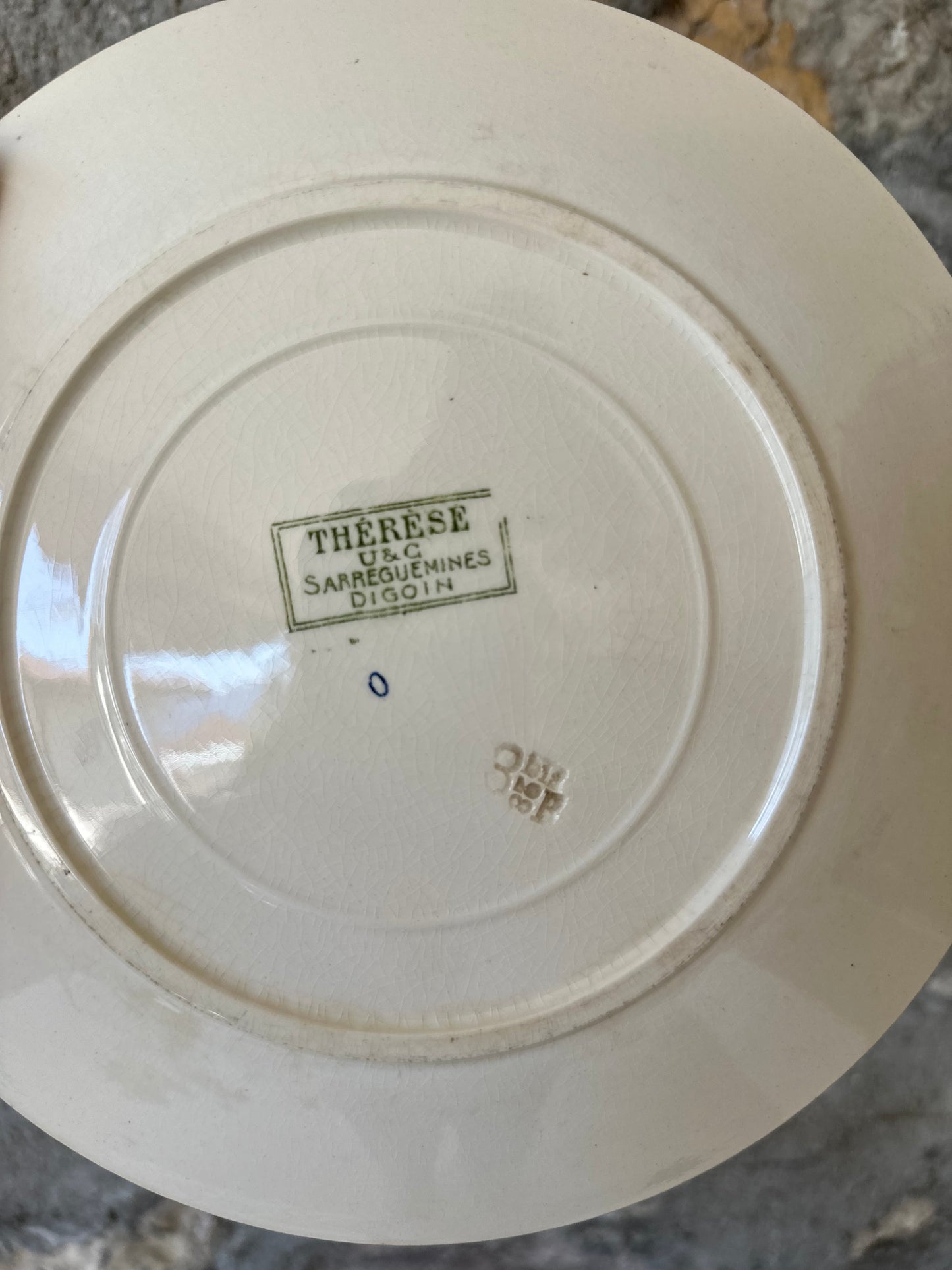 4 assiettes plates terre de fer De Raymonde à Zoé