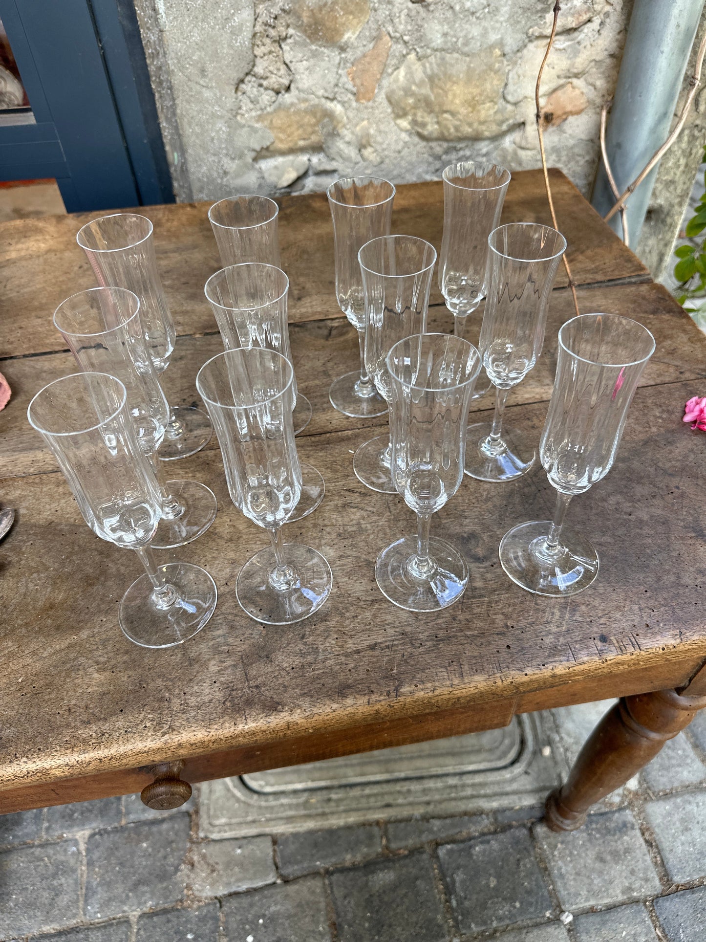 Ensemble de 12 flutes a champagne cristal de Baccarat De Raymonde à Zoé