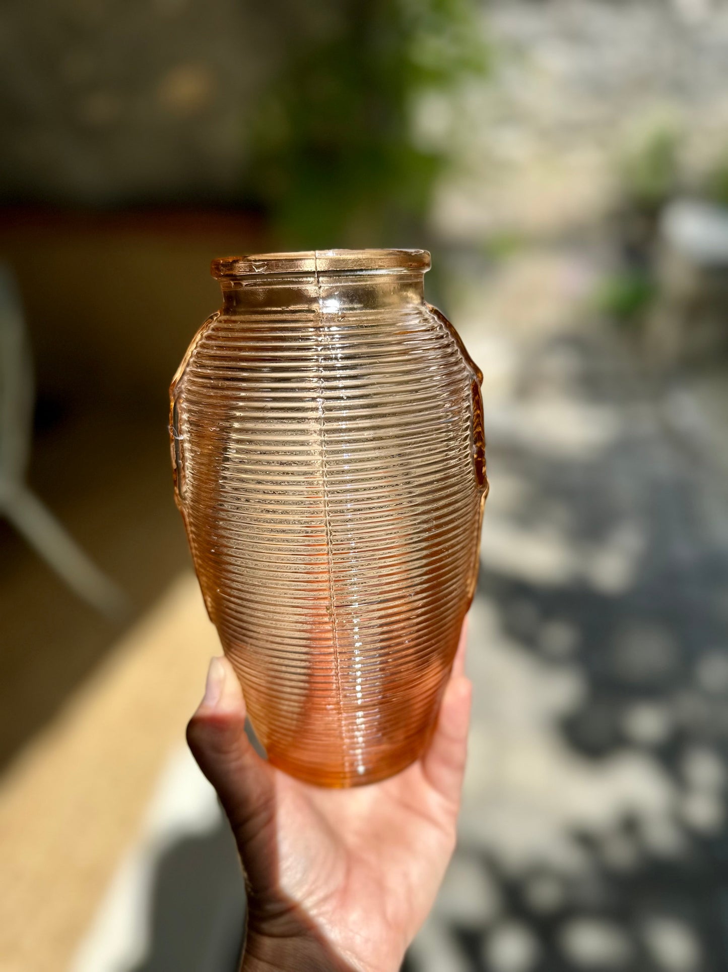 Vase vinrage rose en verre De Raymonde à Zoé