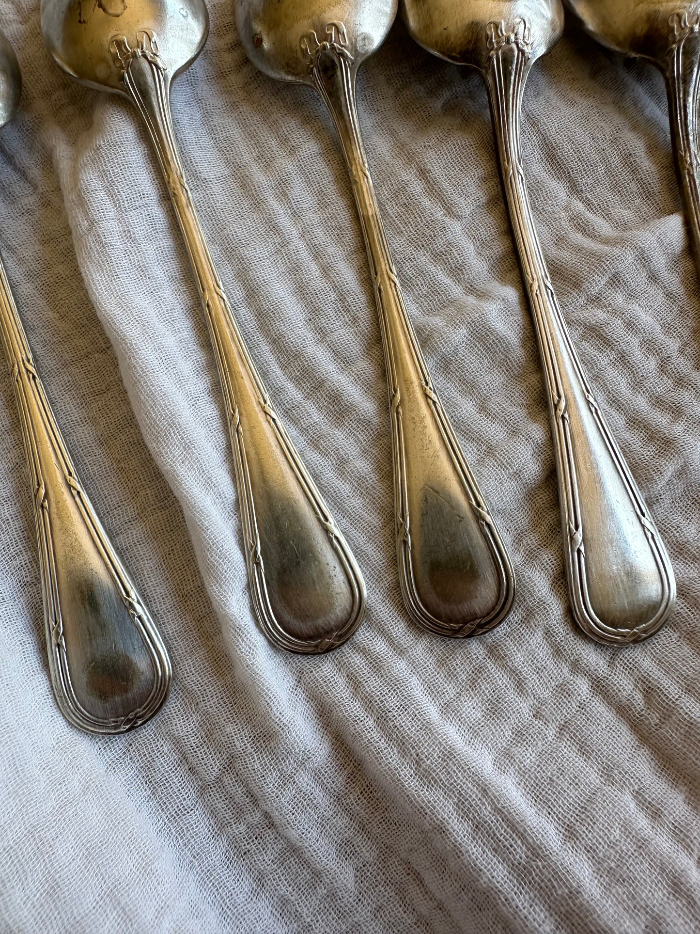 8 petites cuillères en métal argenté De Raymonde à Zoé