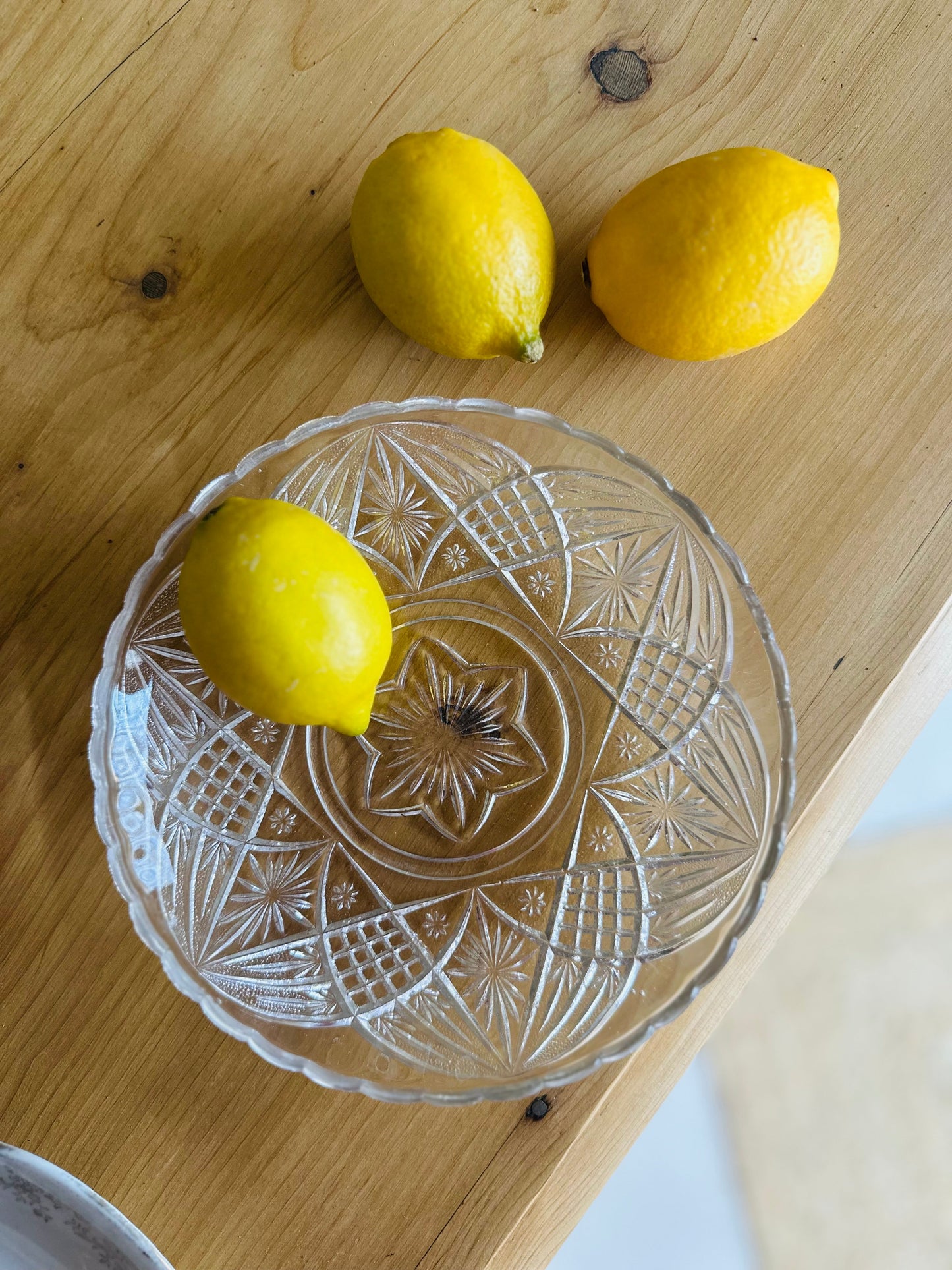 Petit plat en verre moulé De Raymonde à Zoé