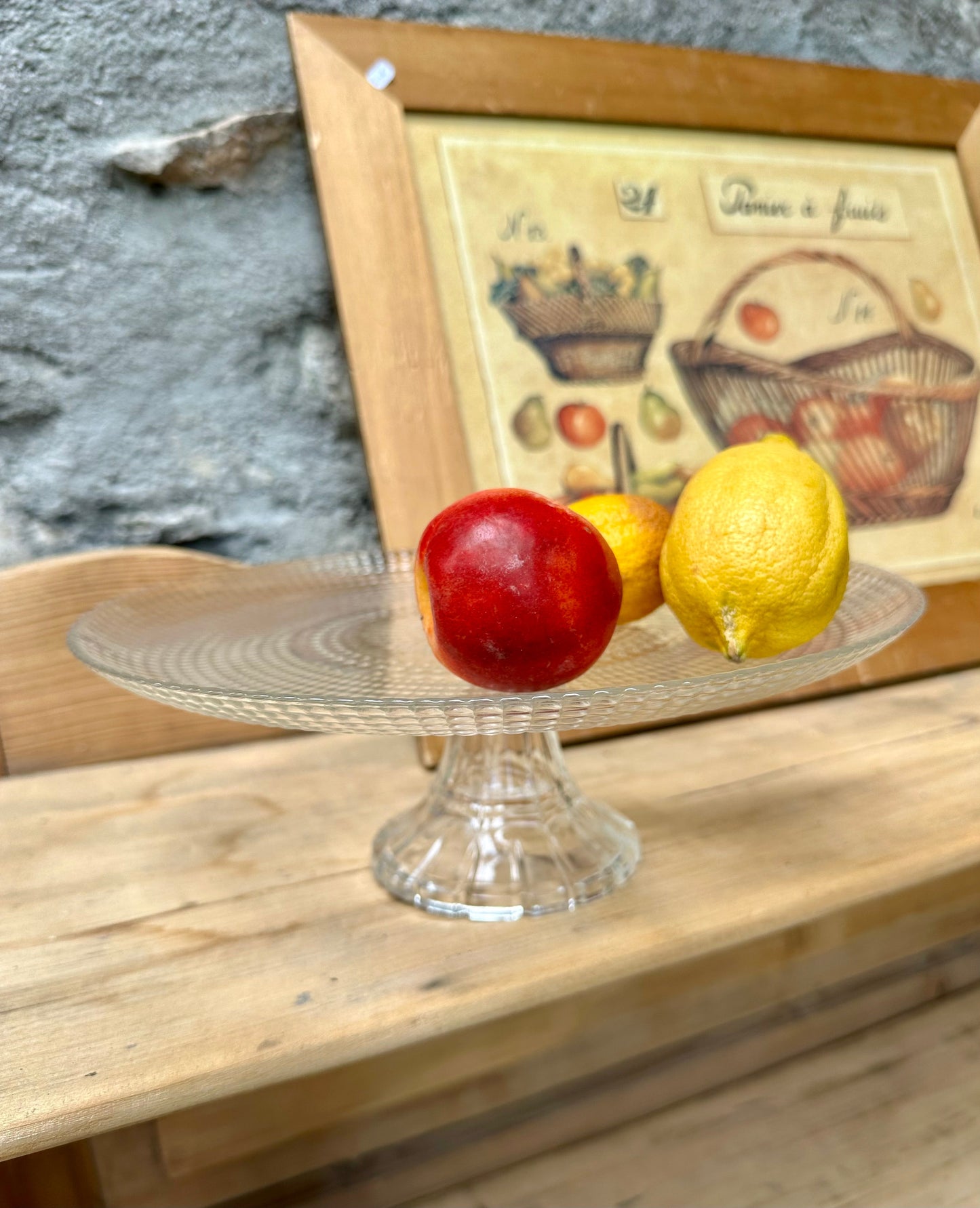 Plat sur pied en verre moulé De Raymonde à Zoé