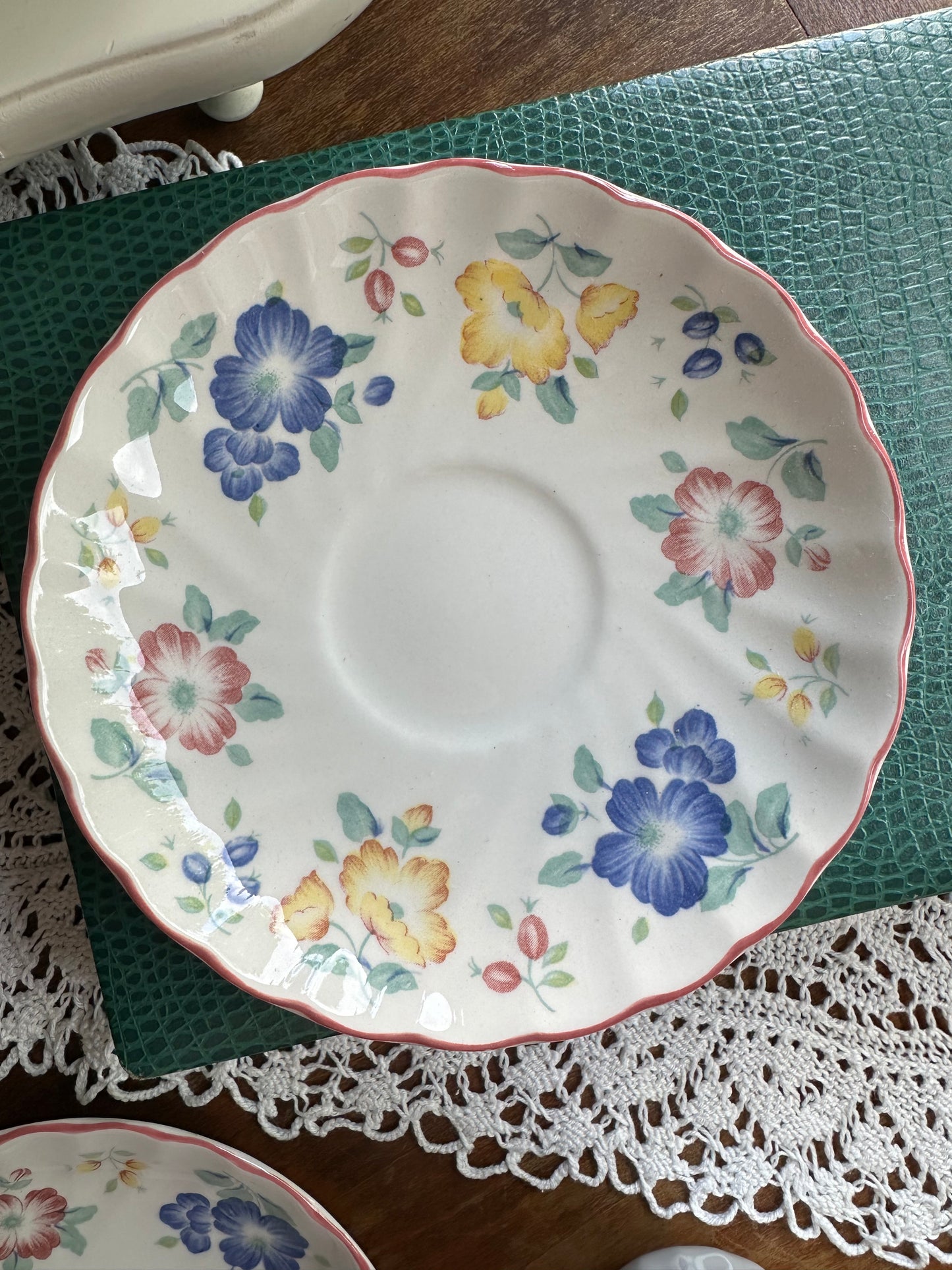 Duo de tasses à thé/cafe allongé et leur soucoupe assortie. De Raymonde à Zoé