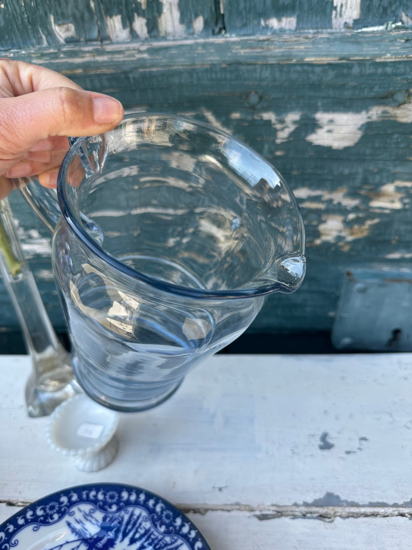 Carafe en verre bleue De Raymonde à Zoé