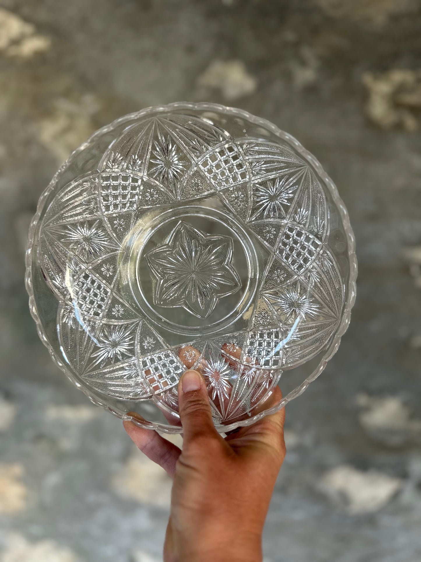 Petit plat en verre moulé De Raymonde à Zoé