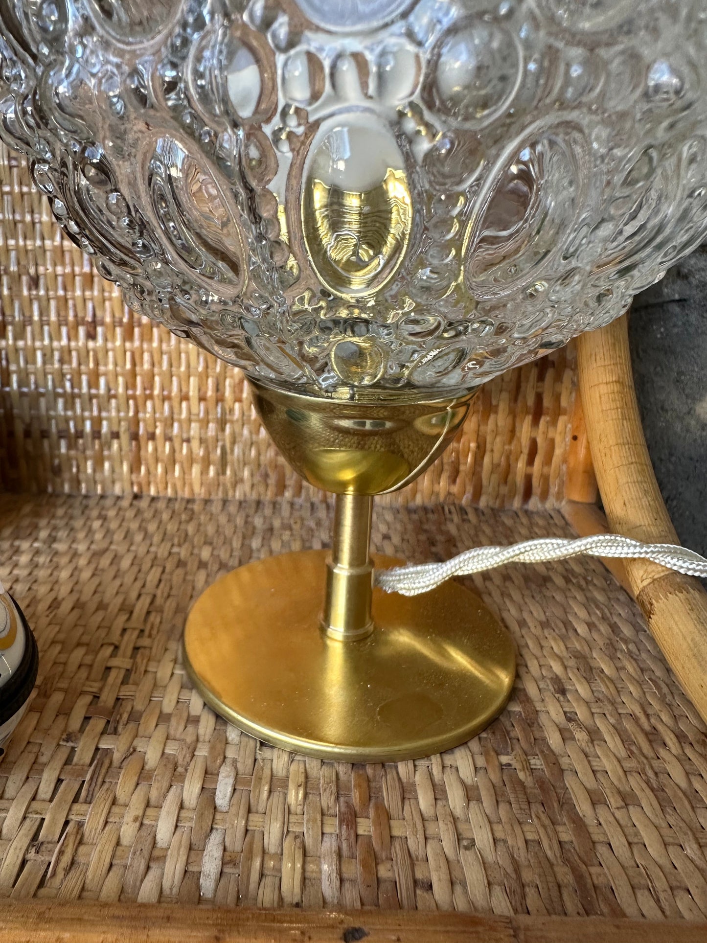 Lampe sur pied, globe chiné et cordon torsadé ivoire en tissu De Raymonde à Zoé