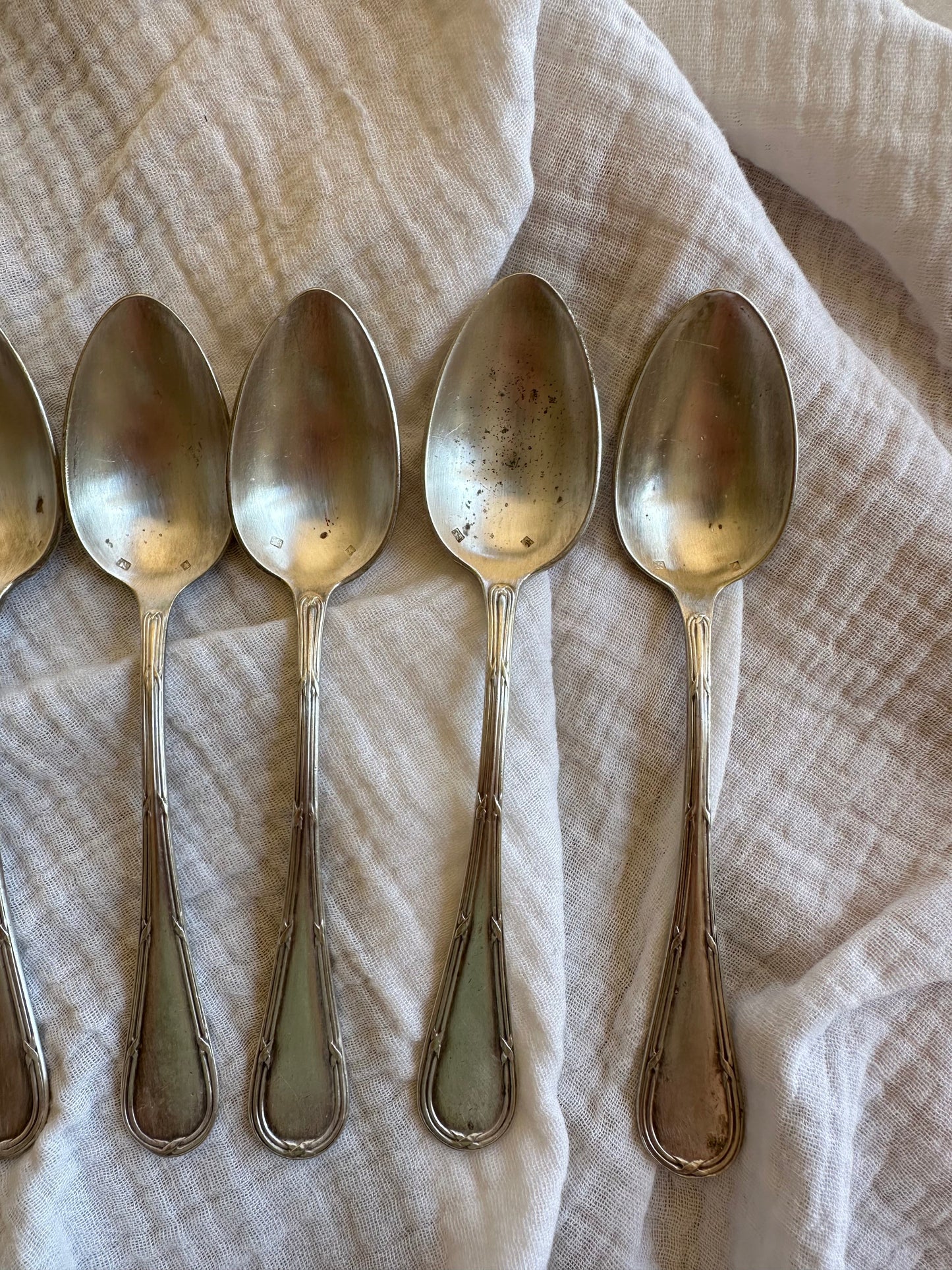 8 petites cuillères en métal argenté De Raymonde à Zoé