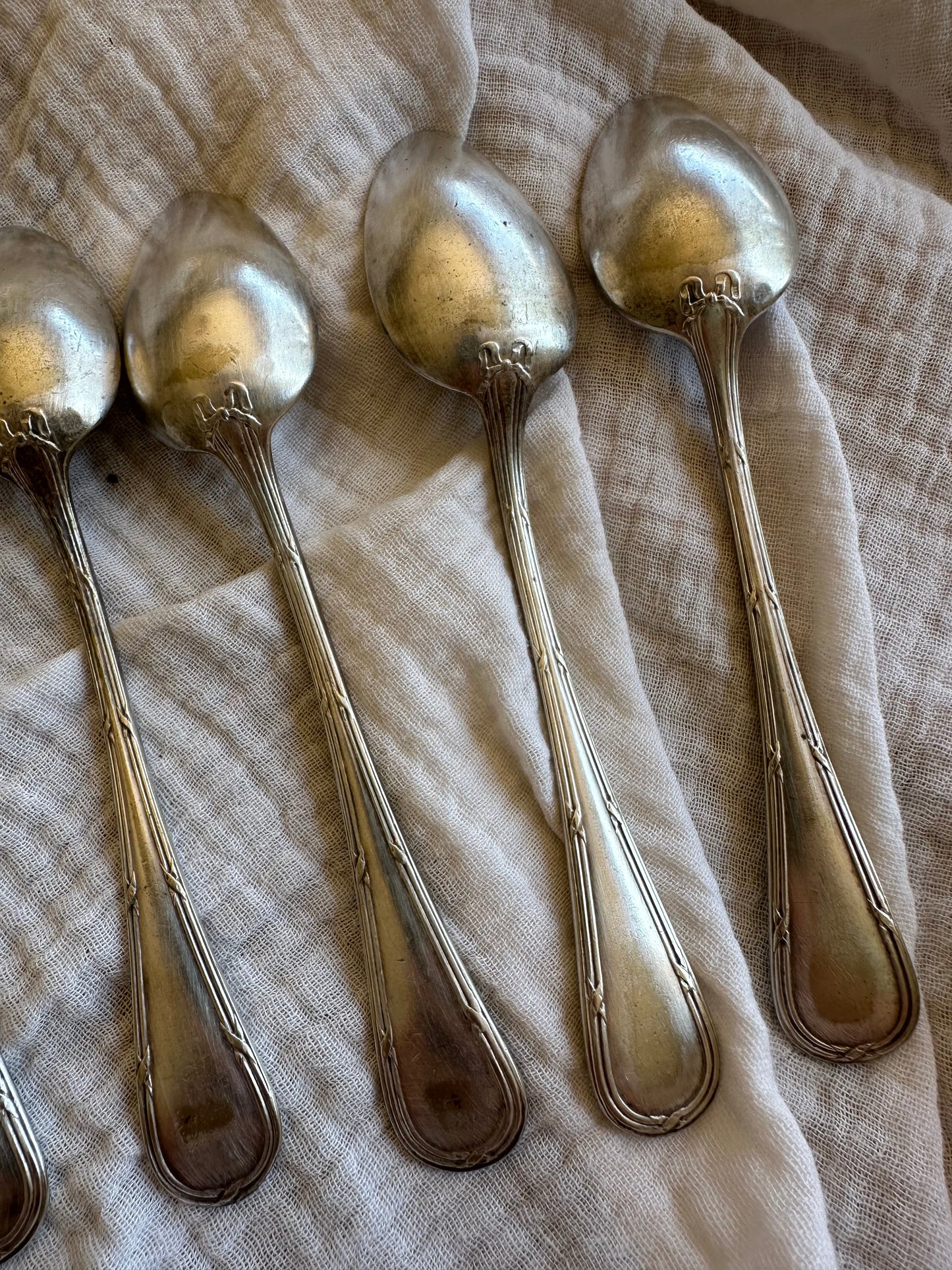8 petites cuillères en métal argenté De Raymonde à Zoé