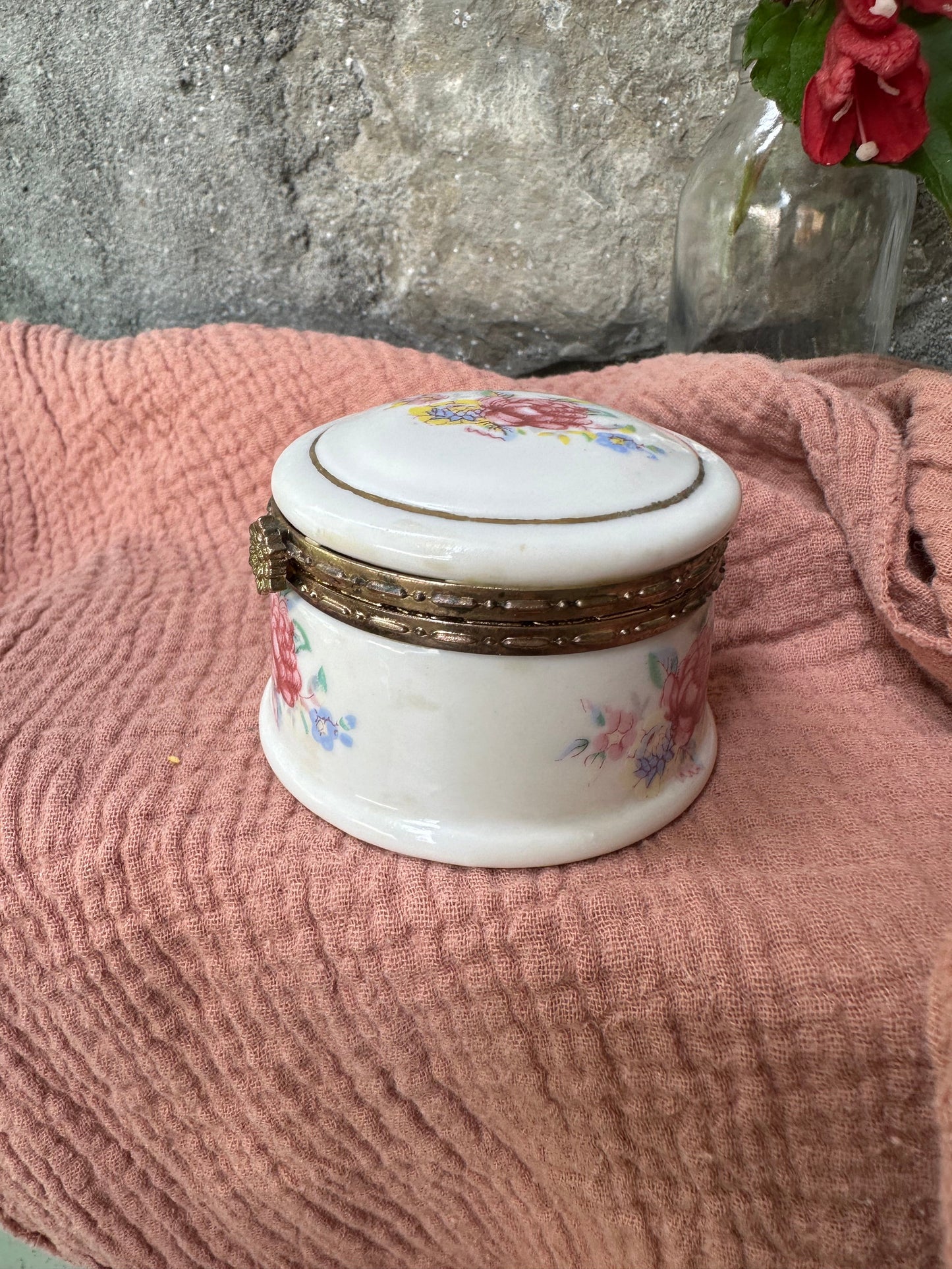 Boite à bijoux en porcelaine fleurie petit modèle De Raymonde à Zoé