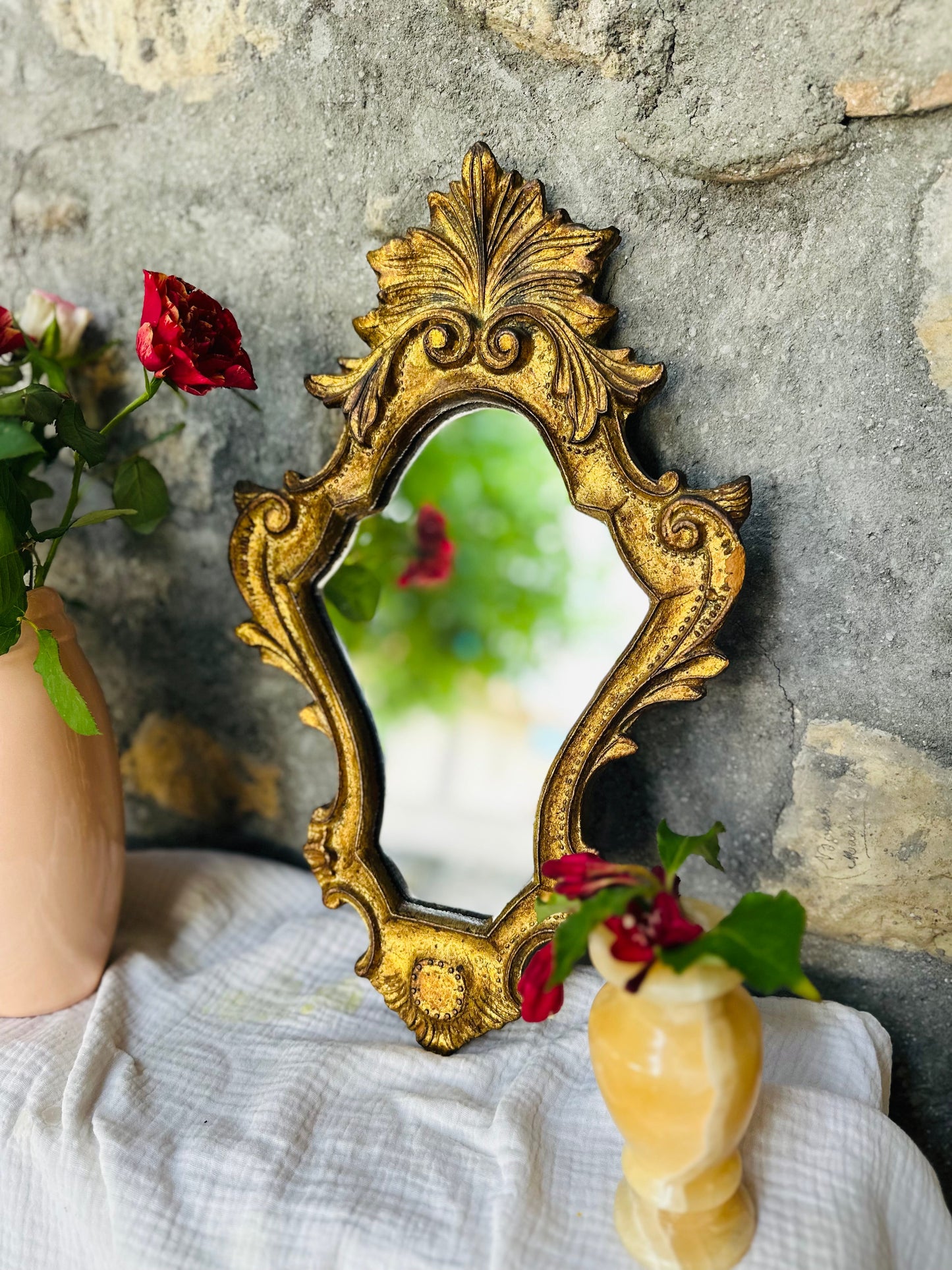 Petit miroir style baroque doré vintage De Raymonde à Zoé