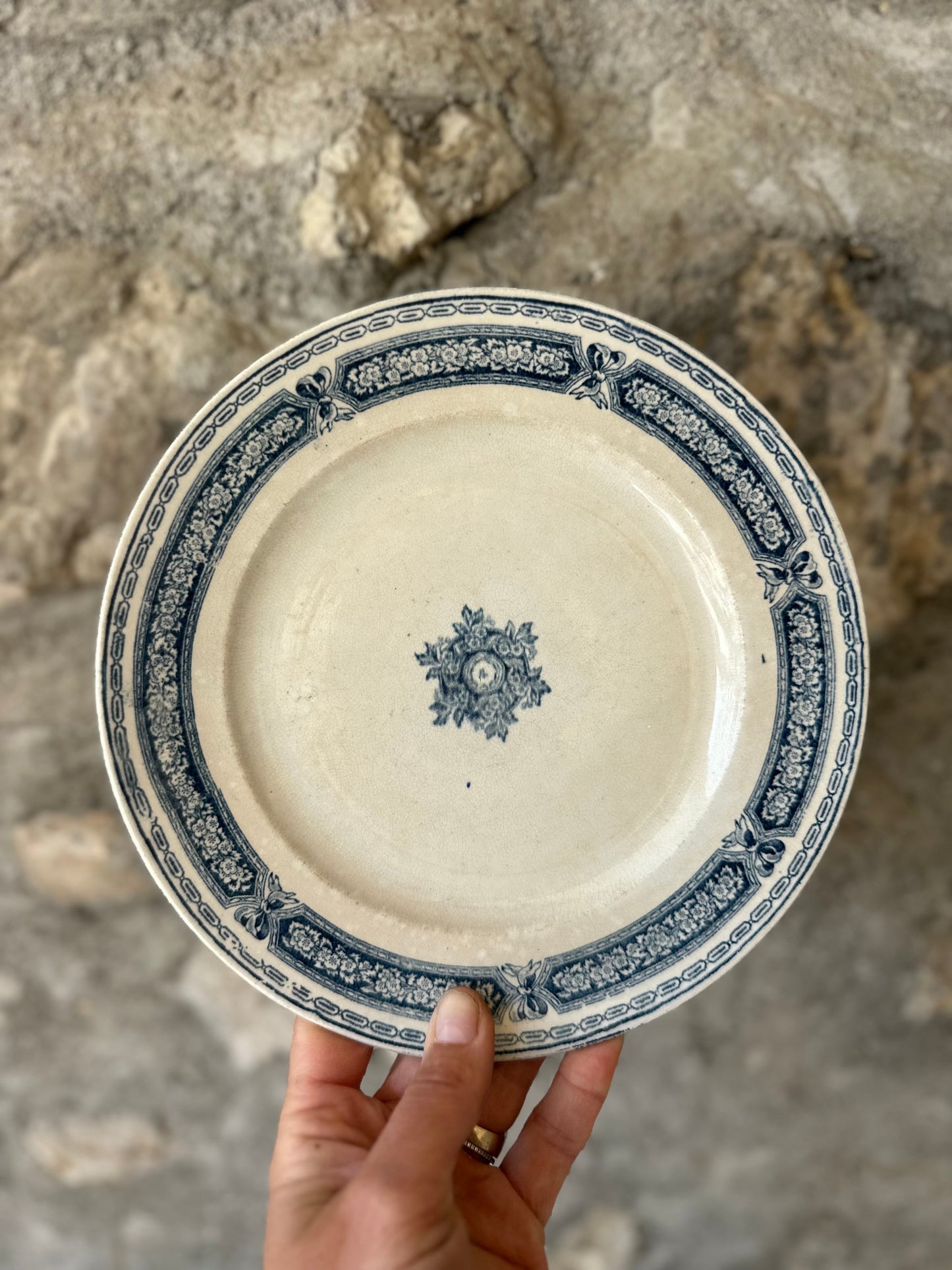 5 assiettes terre de fer De Raymonde à Zoé