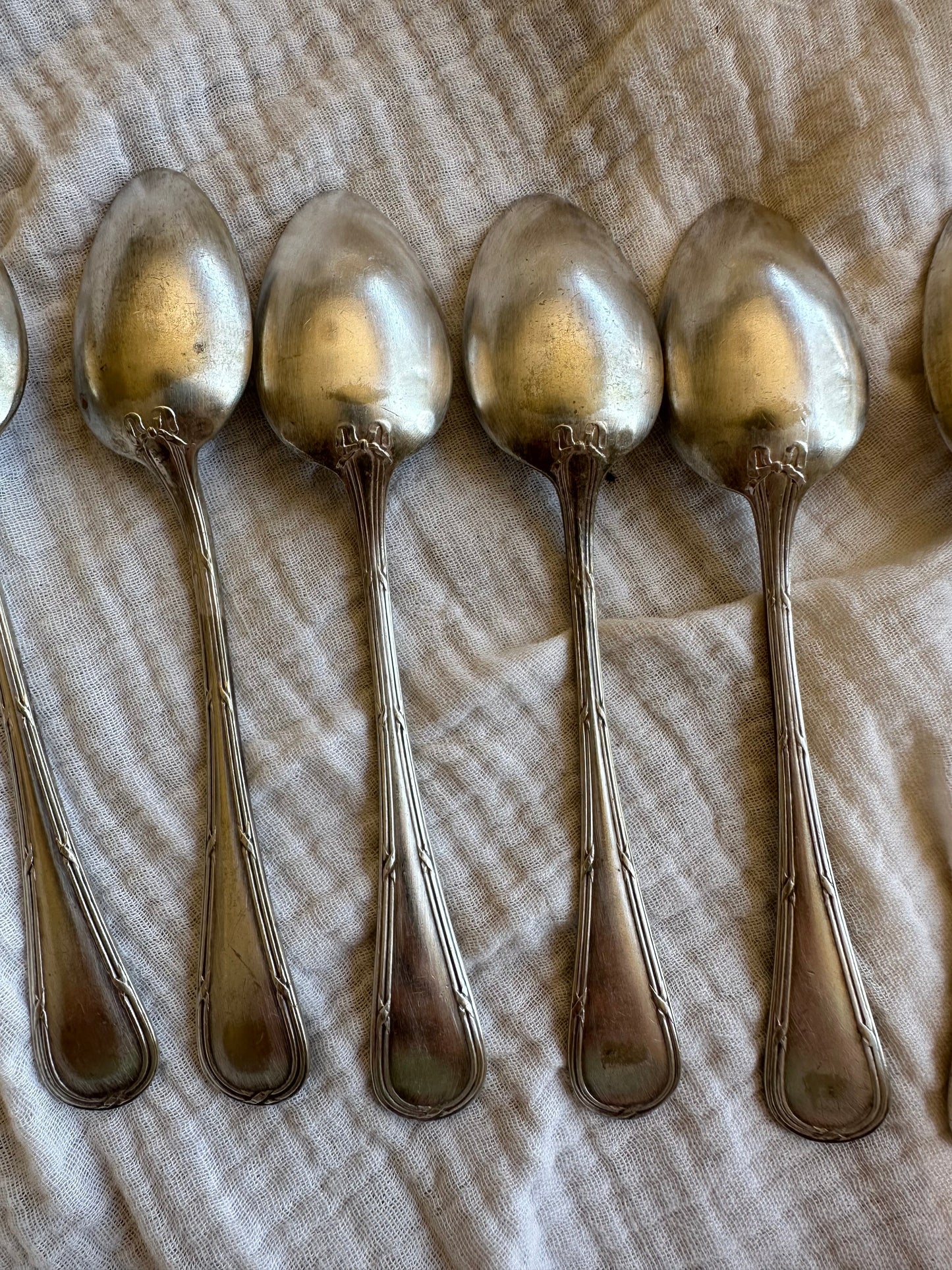 8 petites cuillères en métal argenté De Raymonde à Zoé
