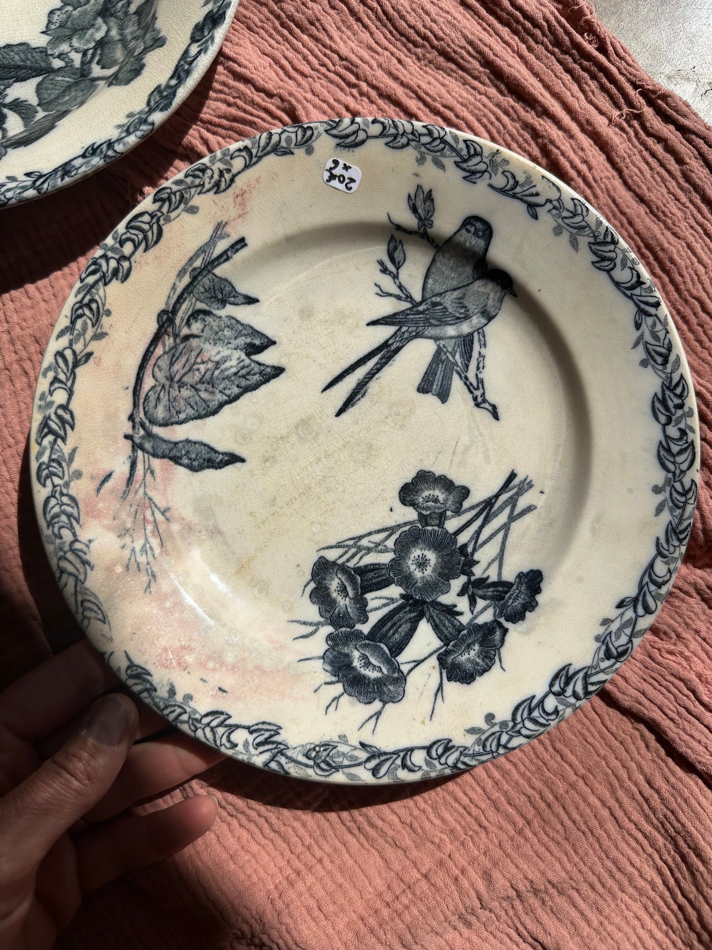 6 assiettes plates terre de fer De Raymonde à Zoé