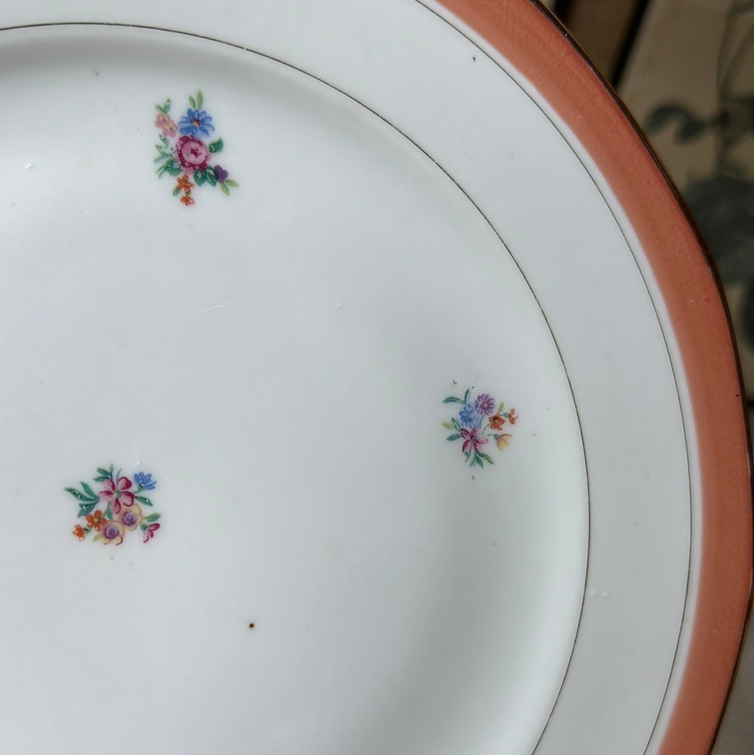 Assiette montée en porcelaine De Raymonde à Zoé