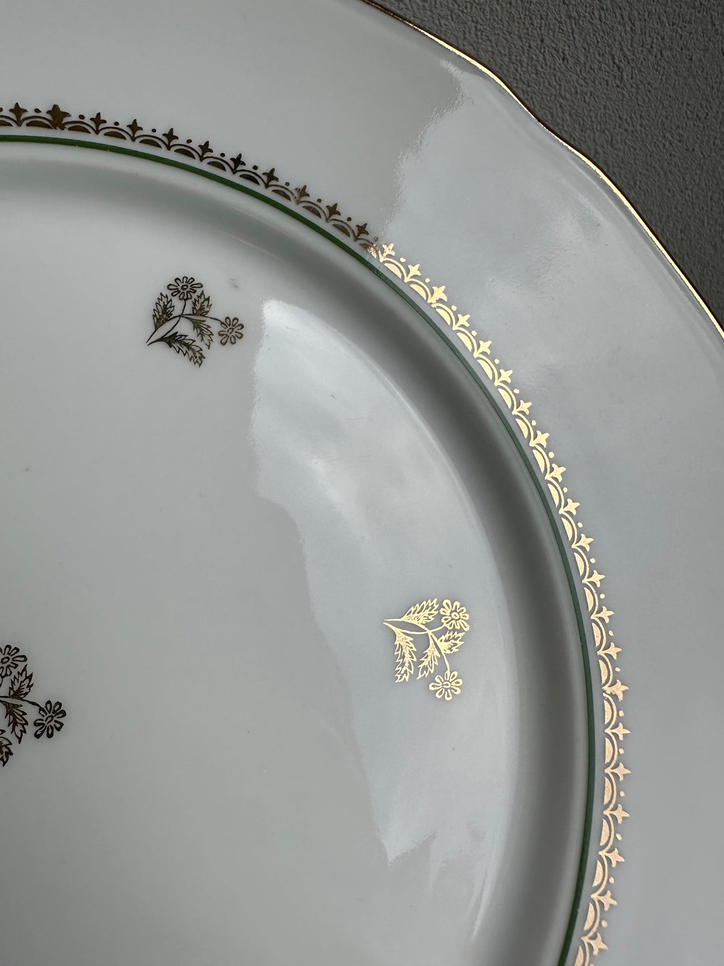 8 assiettes plates en porcelaine De Raymonde à Zoé