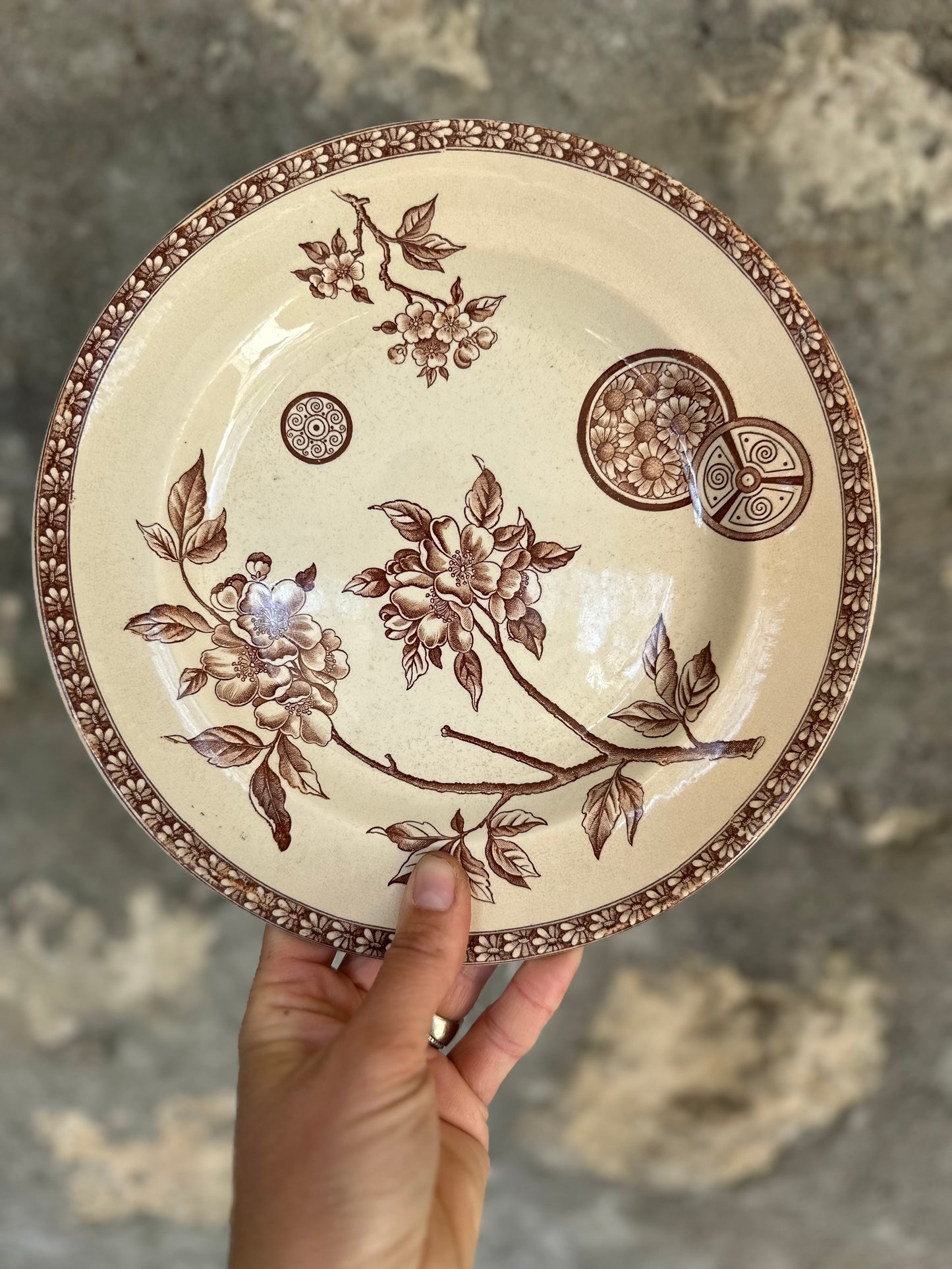 Duo d’assiettes plates terre de fer De Raymonde à Zoé