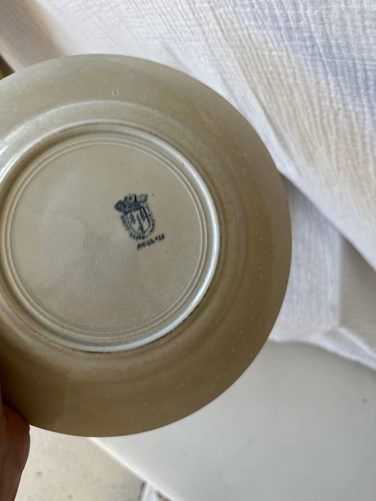 5 assiettes terre de fer De Raymonde à Zoé