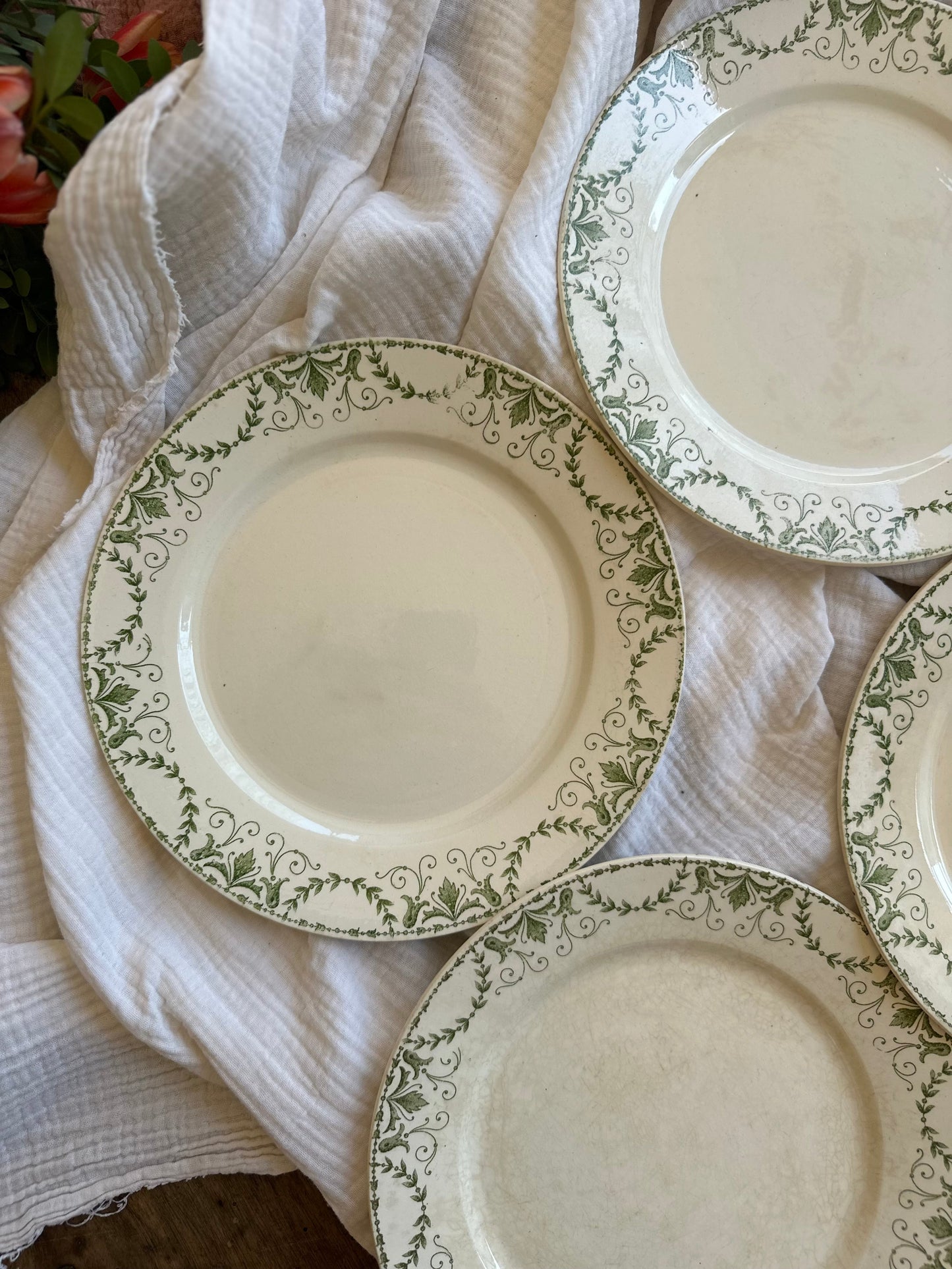 4 assiettes plates terre de fer De Raymonde à Zoé