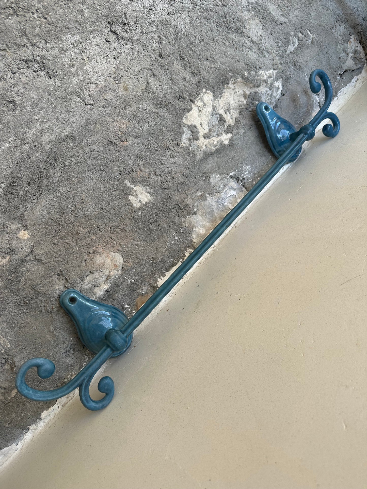 Porte serviette en fonte émaillée De Raymonde à Zoé