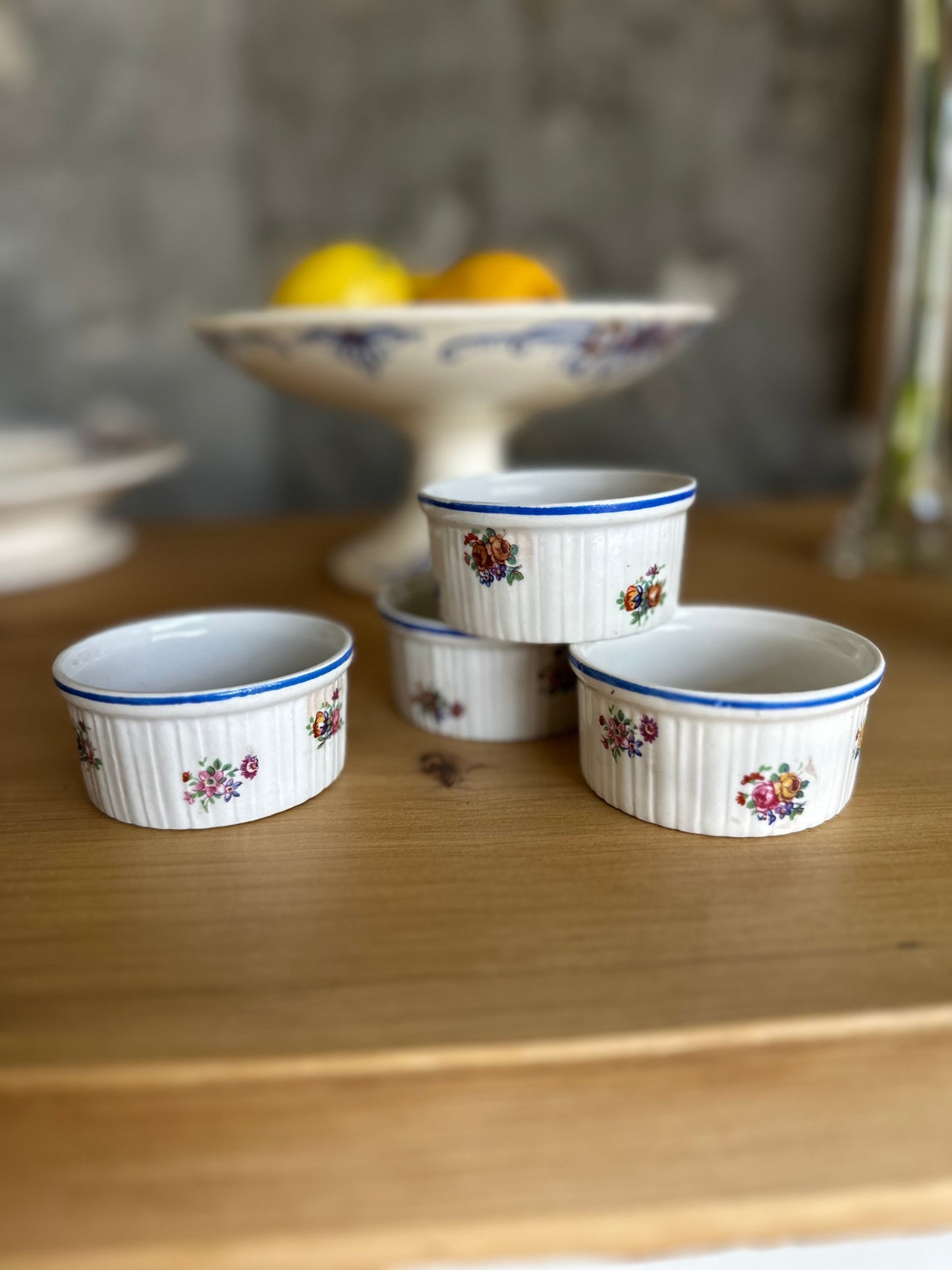 Ramequins en faience fleurie De Raymonde à Zoé
