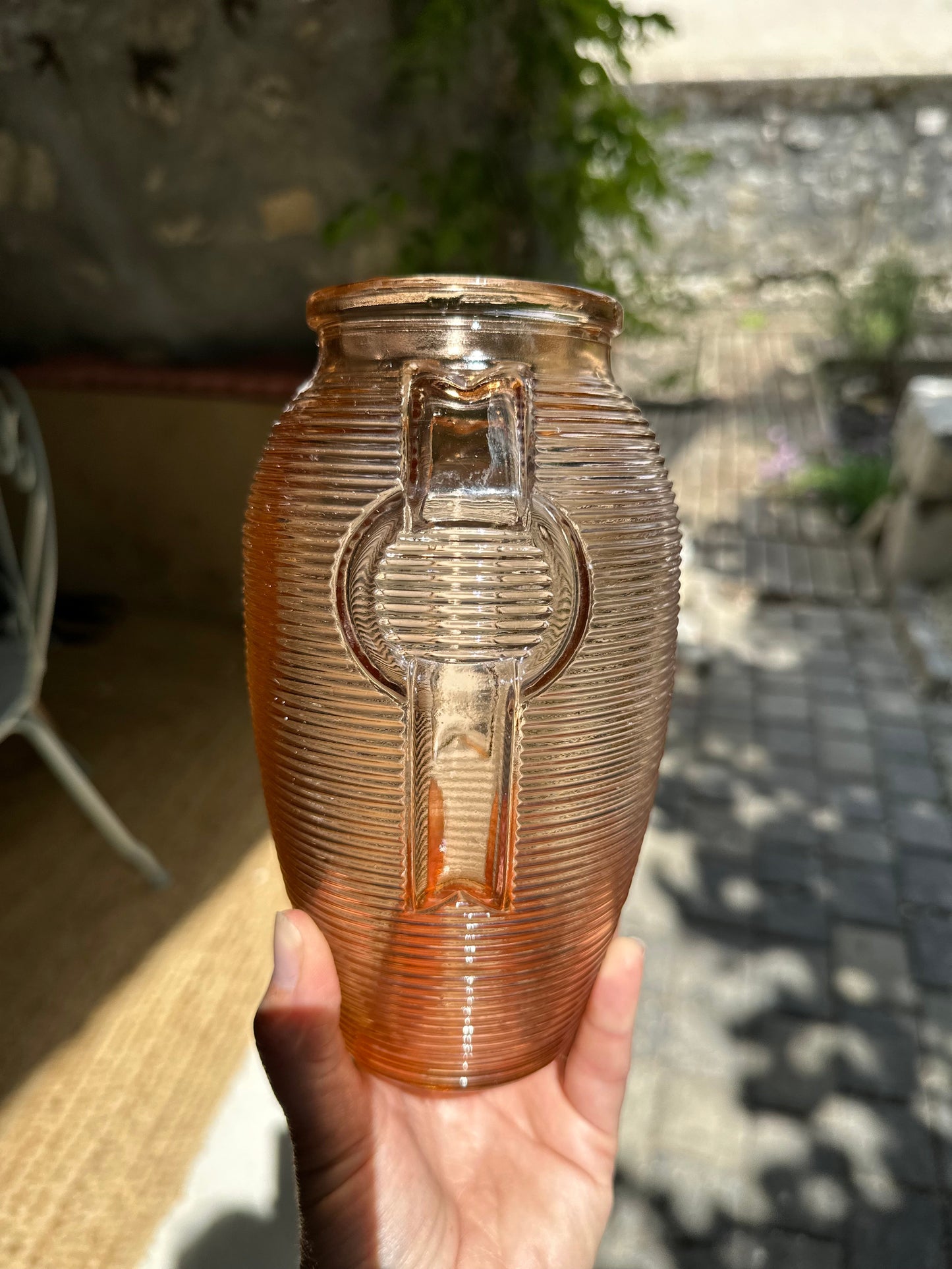 Vase vinrage rose en verre De Raymonde à Zoé