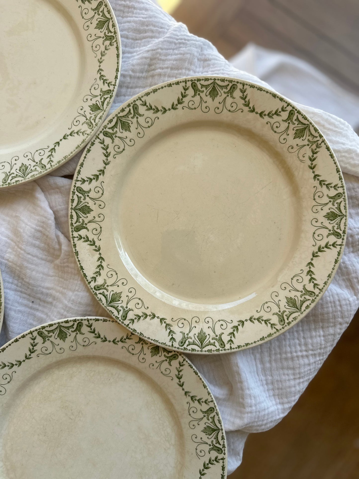 4 assiettes plates terre de fer De Raymonde à Zoé