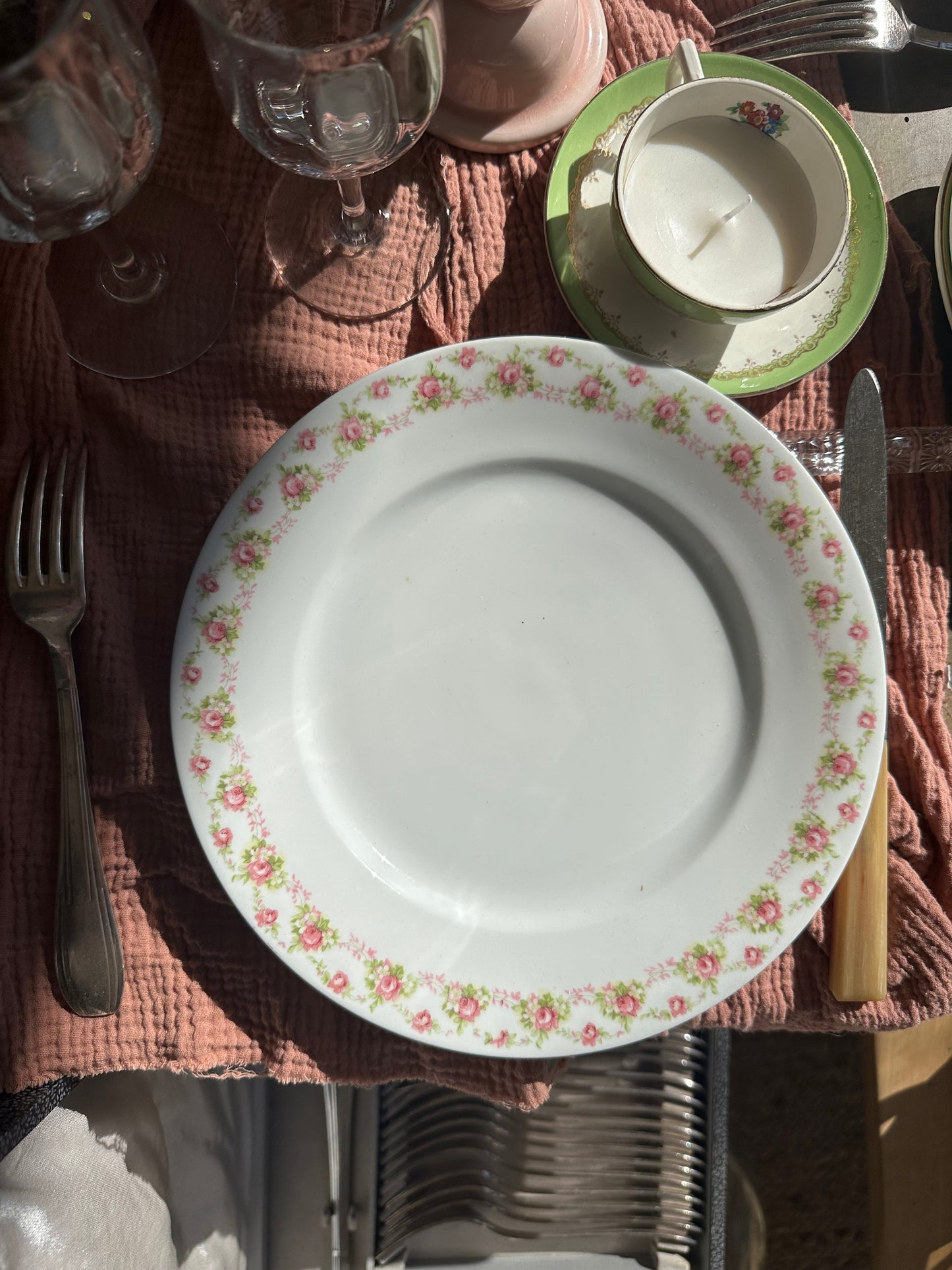 8 grandes assiettes plates en porcelaine de Limoges De Raymonde à Zoé